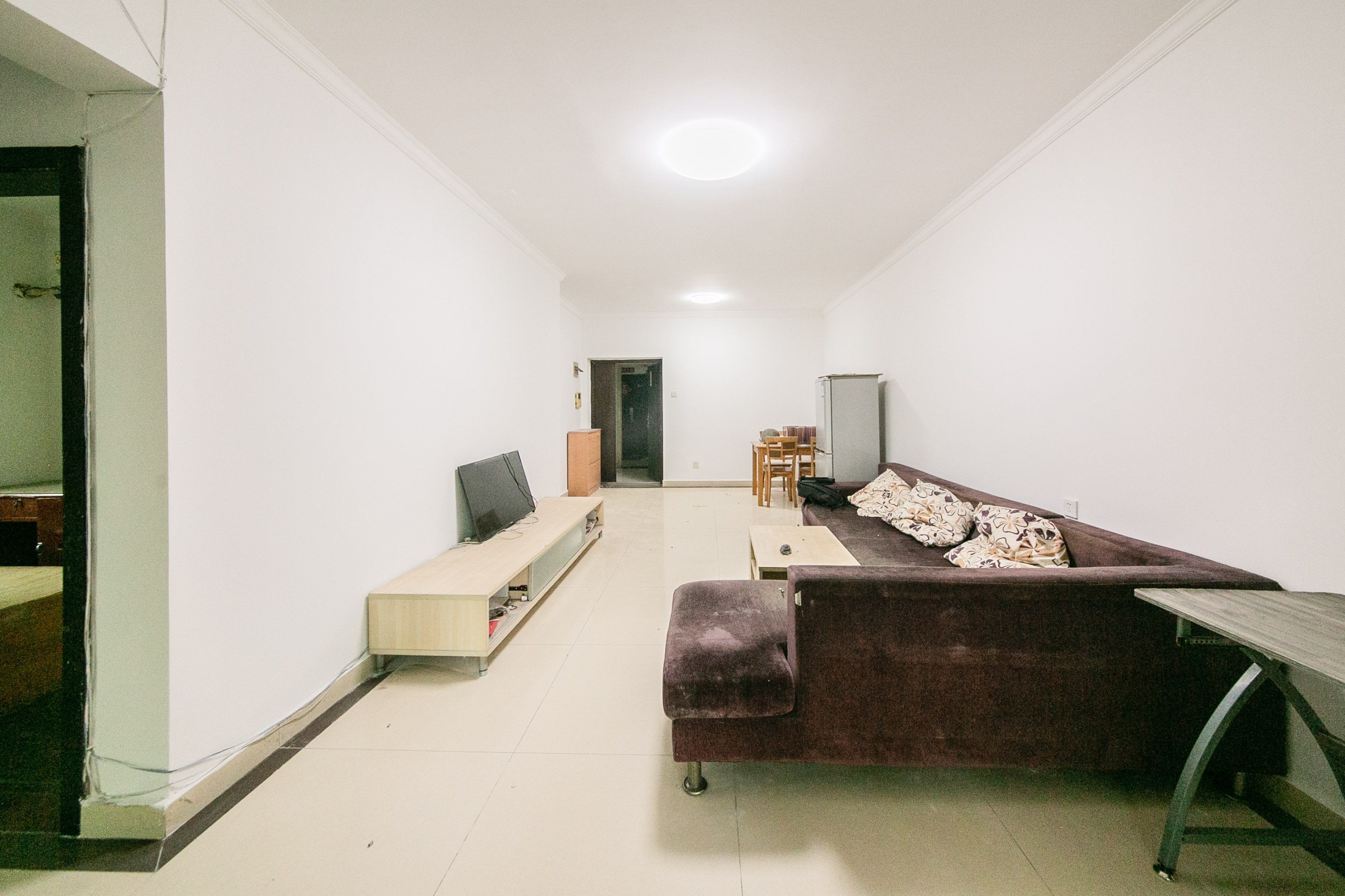 珠江花城一期桂苑  2室2厅1卫    83.96万客厅