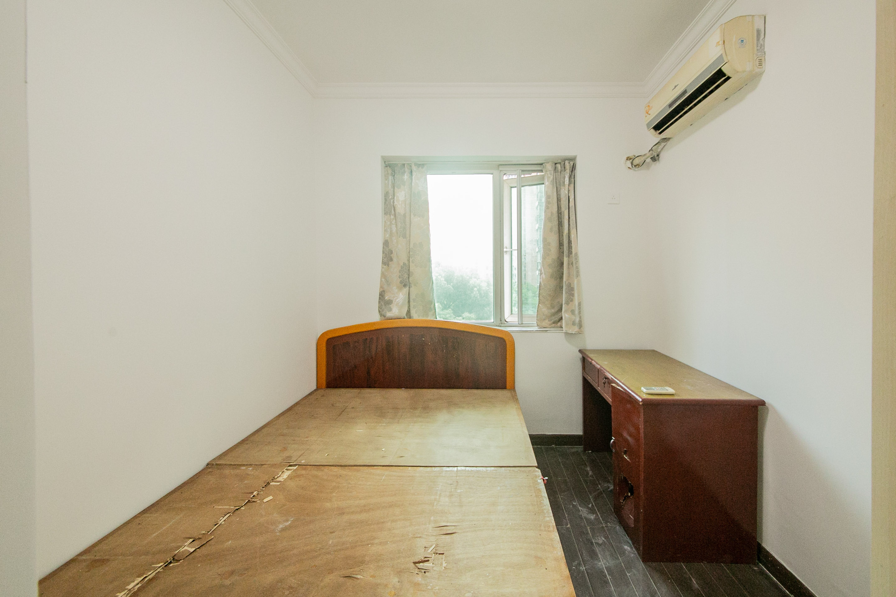 珠江花城一期桂苑  2室2厅1卫    83.96万卧室