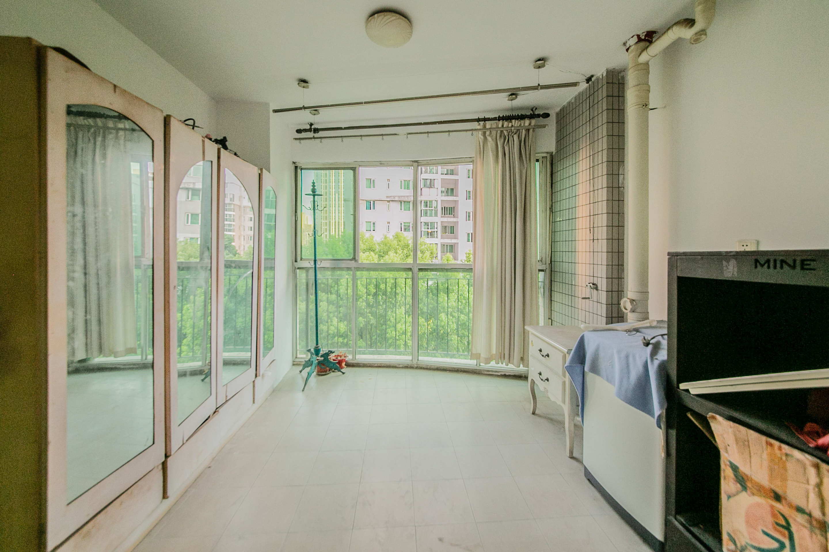 珠江花城一期桂苑  2室2厅1卫    83.96万阳台