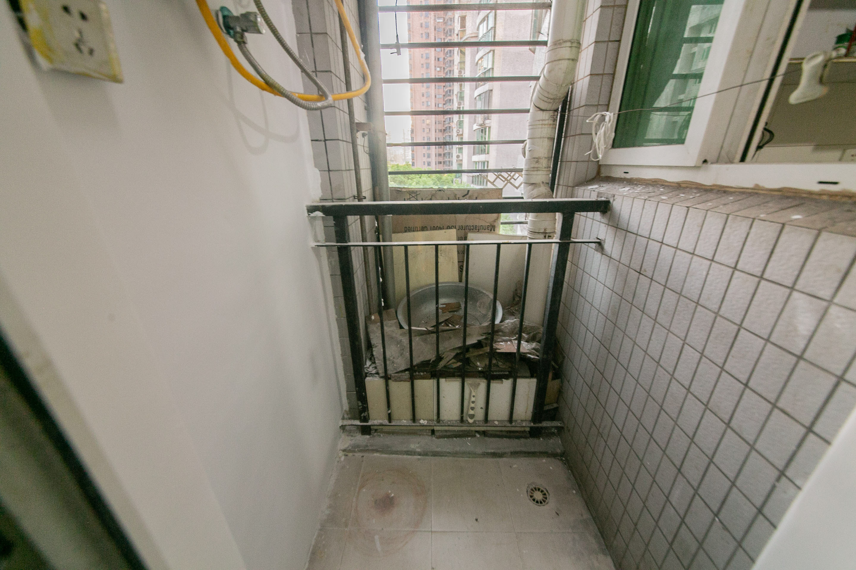 珠江花城一期桂苑  2室2厅1卫    83.96万阳台