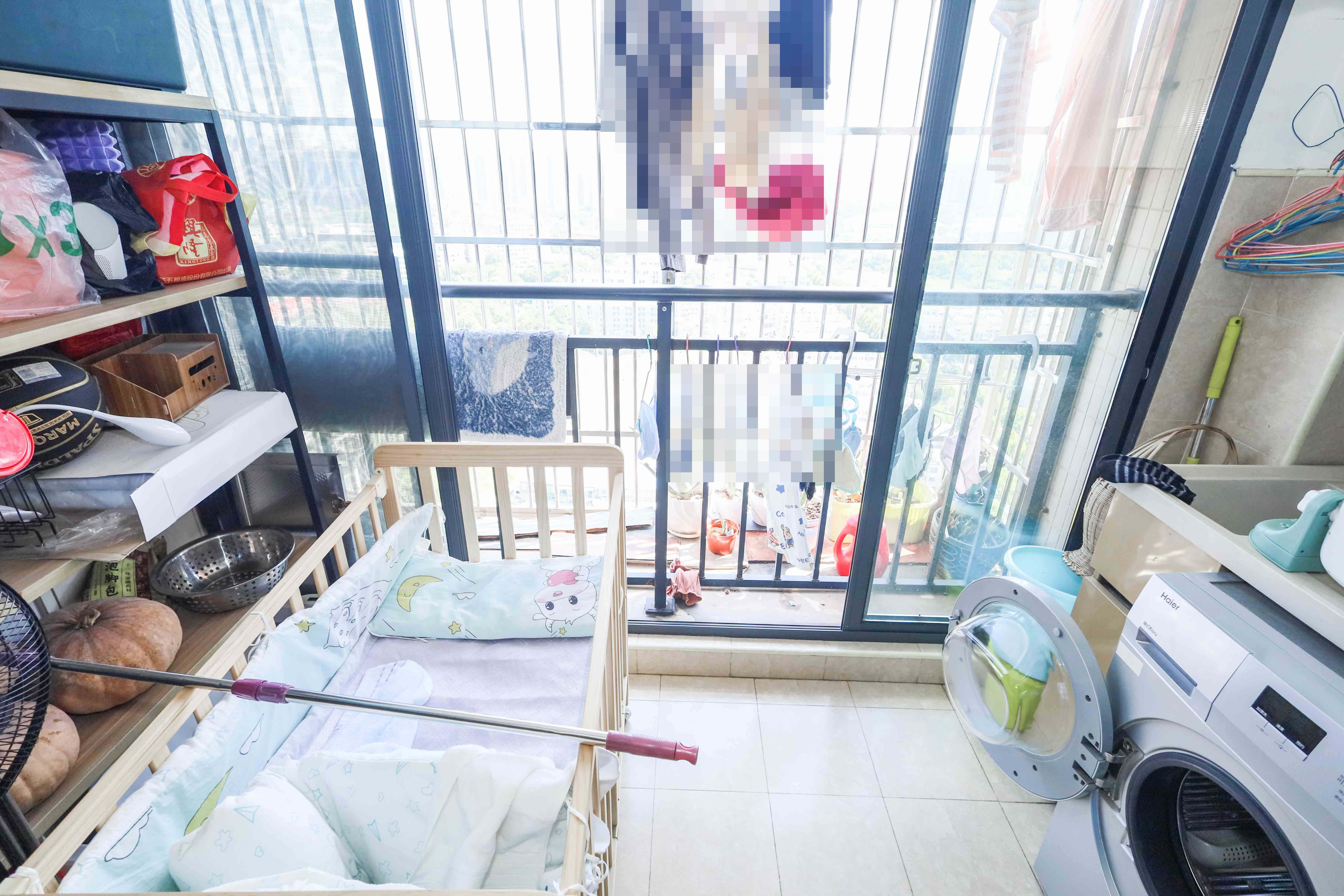 天元涉外景园B区  3室2厅1卫   104.00万阳台