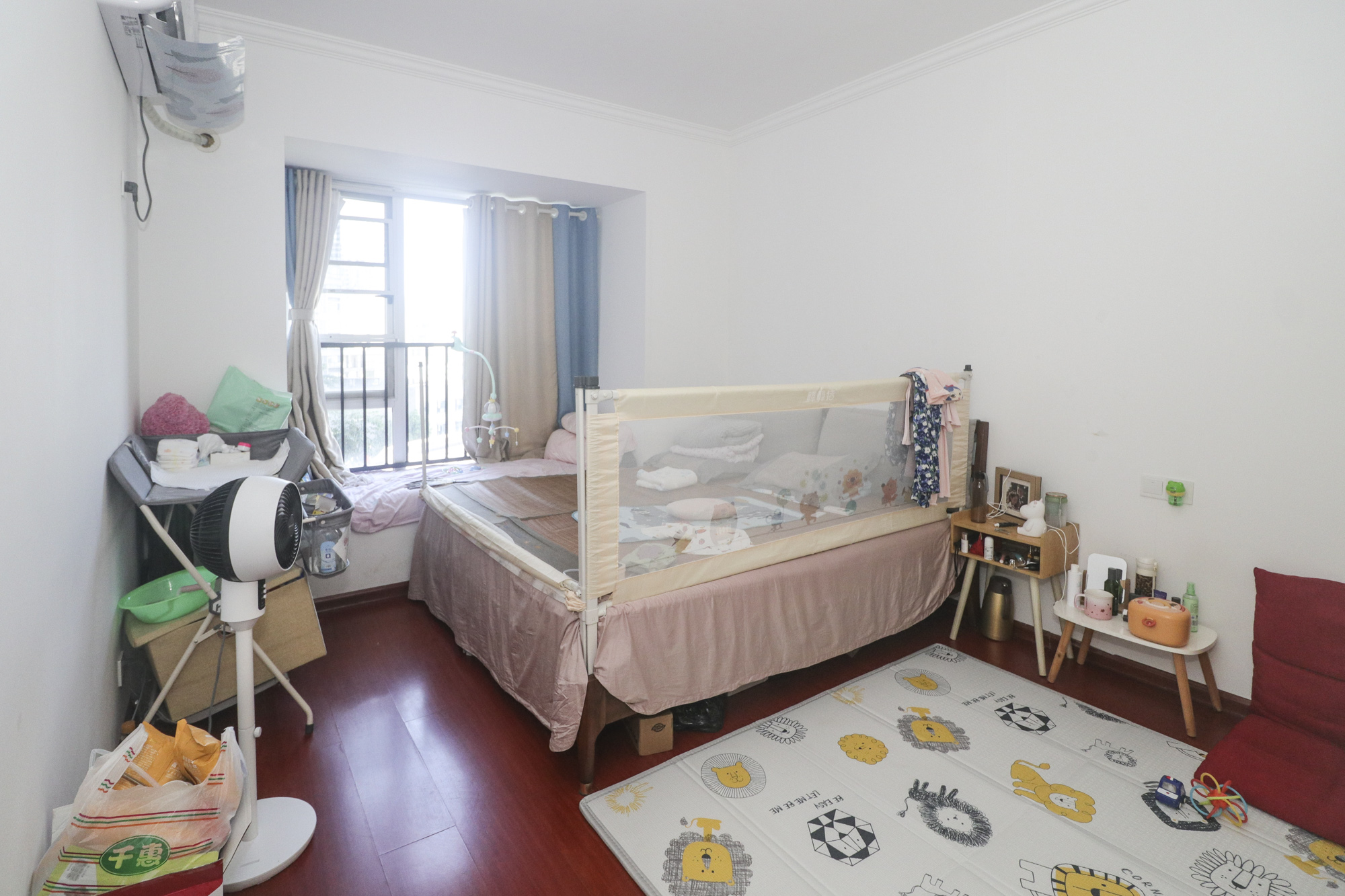 华韵城市海岸（城市水岸苑）  3室2厅2卫   125.00万卧室