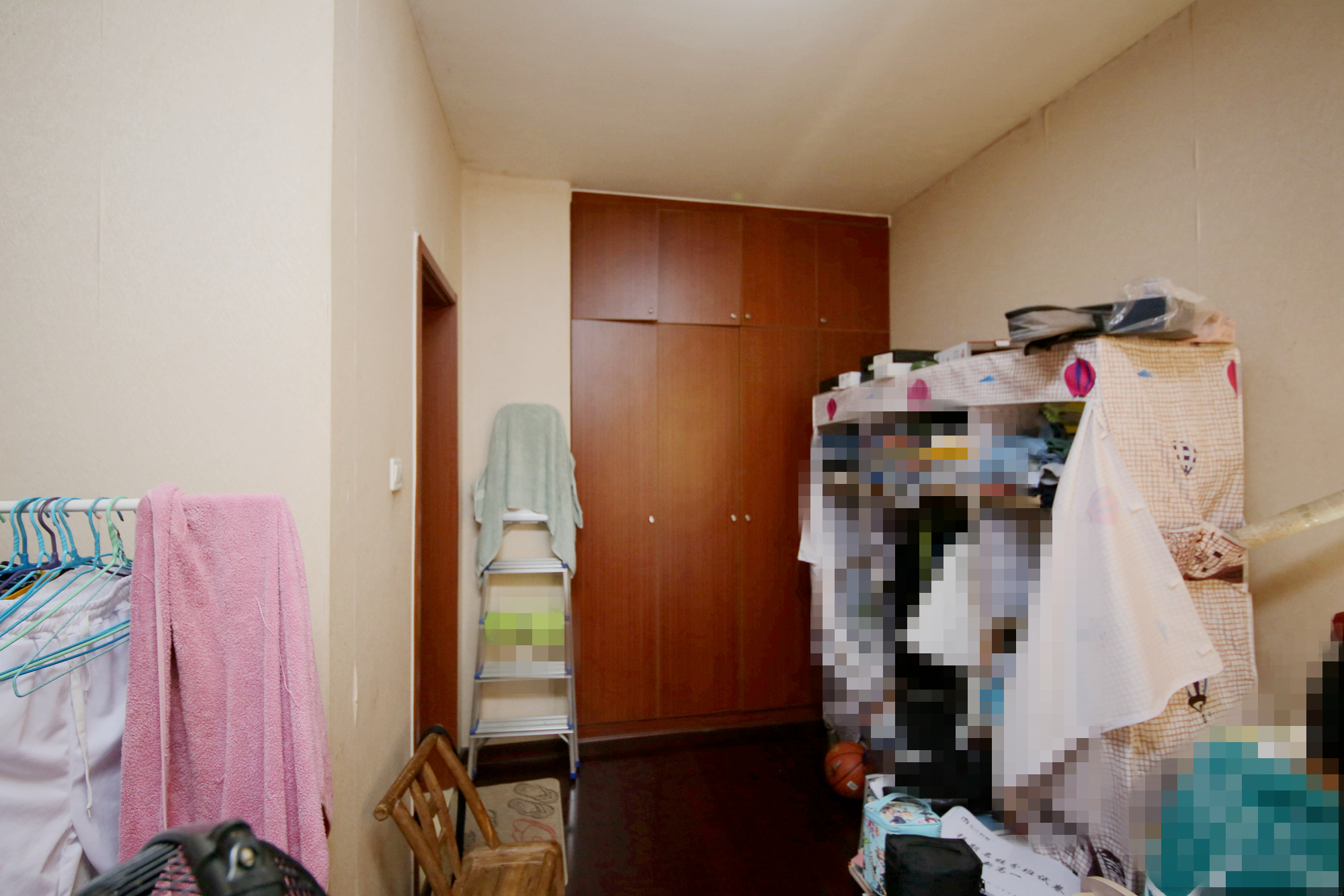 盛世美居荷园  2室2厅1卫   122.10万卧室