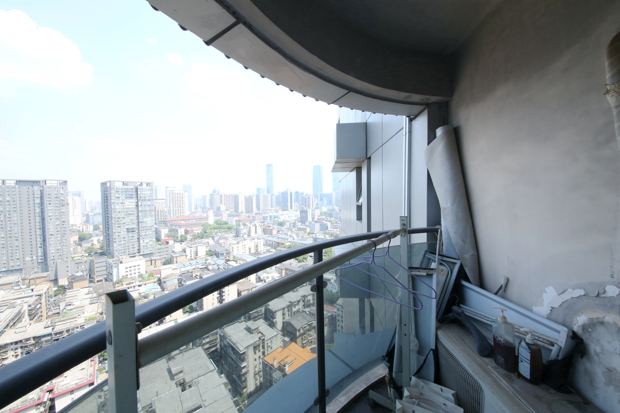潮宗御苑  4室2厅2卫   357.00万客厅