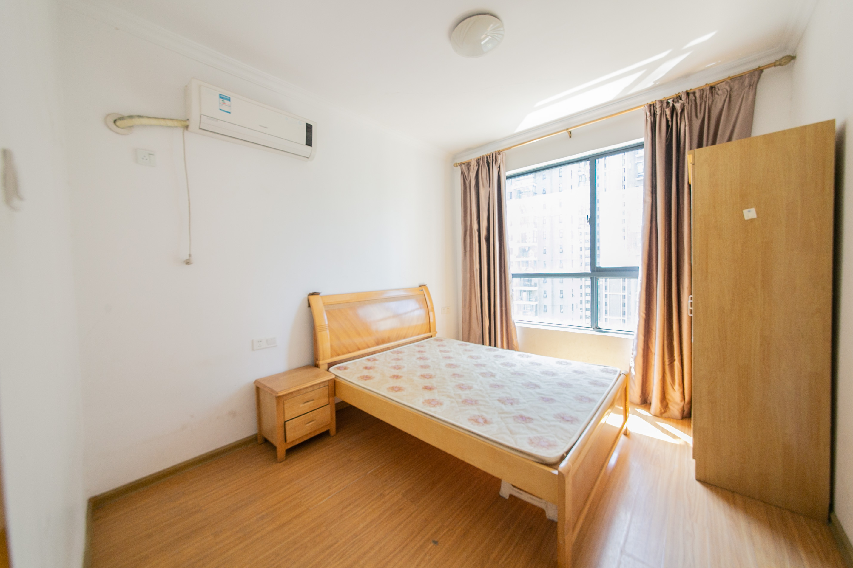 湘江世纪城贯江苑 3室2厅2卫 110.0万 湘江世纪城贯江苑 3室2厅2卫 110.0万卧室