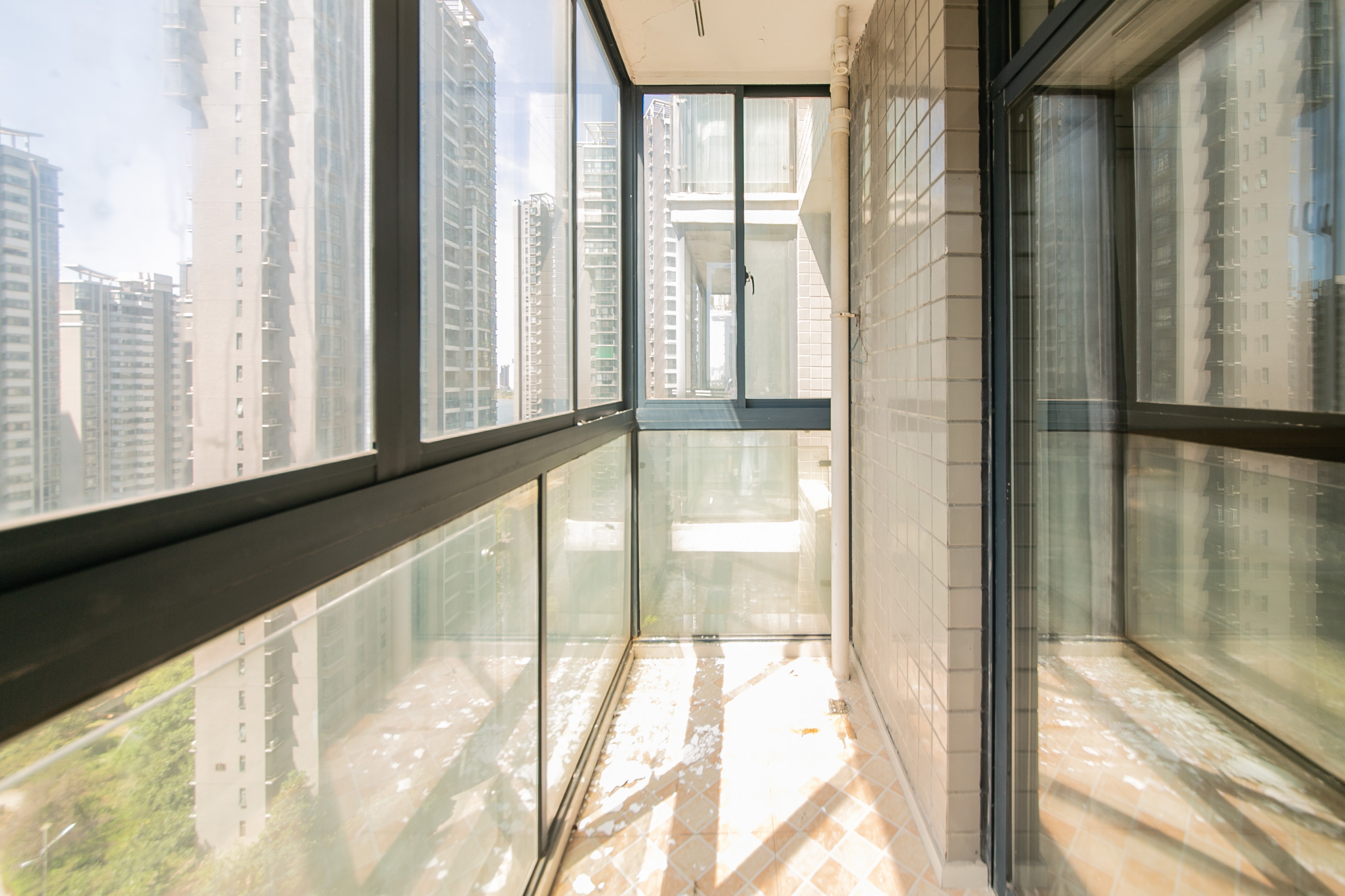 湘江世纪城贯江苑 3室2厅2卫 110.0万 湘江世纪城贯江苑 3室2厅2卫 110.0万阳台