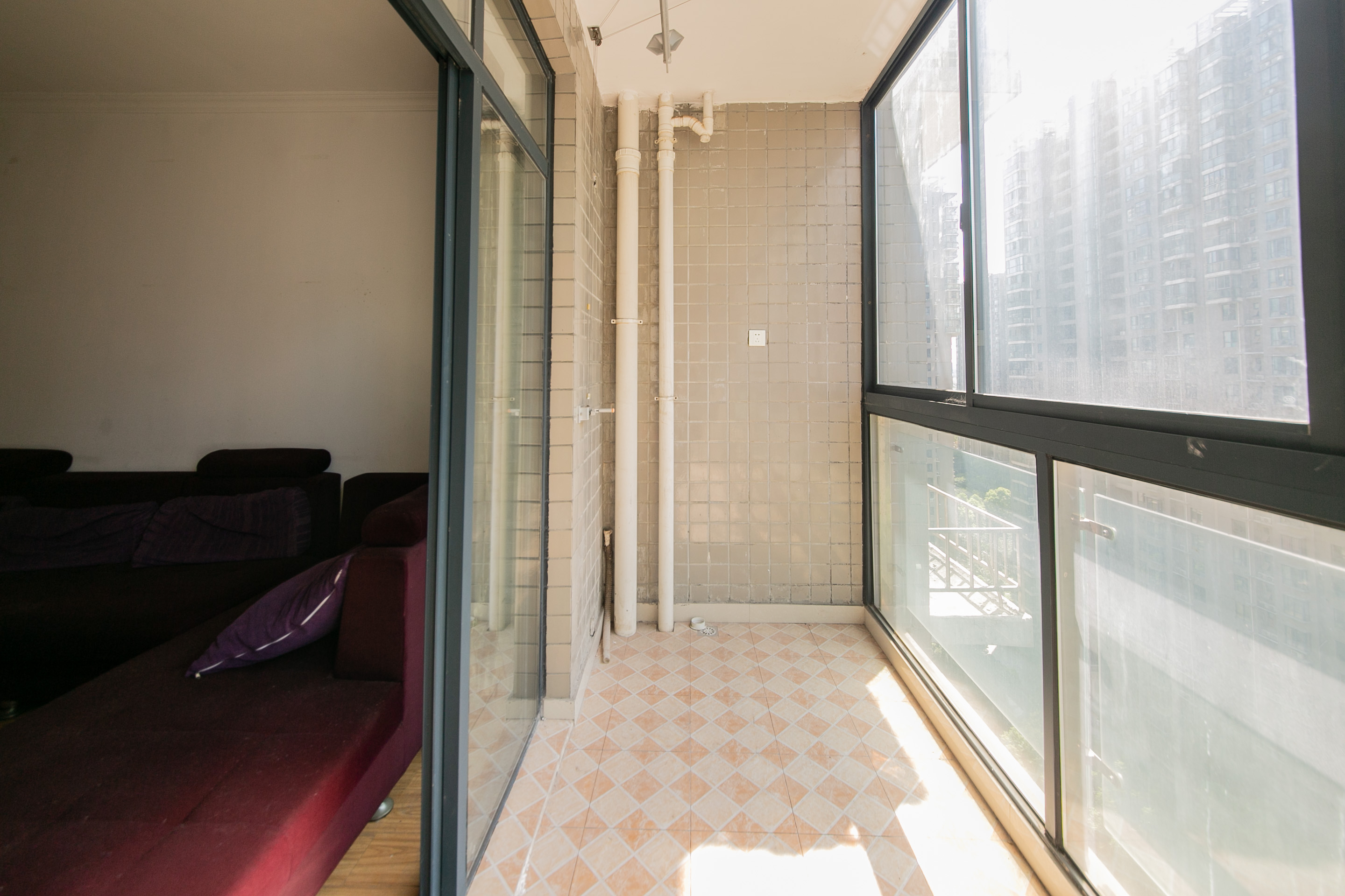 湘江世纪城贯江苑 3室2厅2卫 110.0万 湘江世纪城贯江苑 3室2厅2卫 110.0万阳台