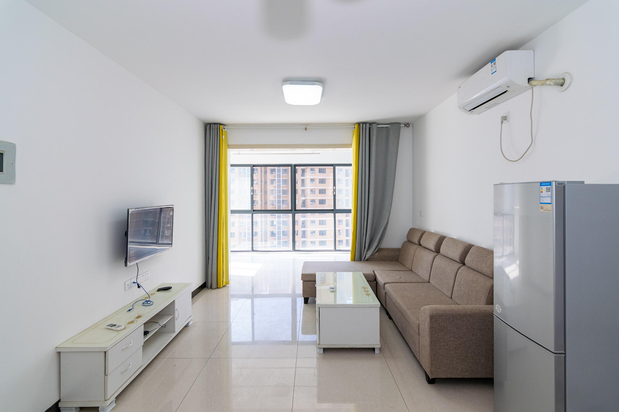 明发国际城 2室2厅1卫 70.6万 明发国际城 2室2厅1卫 70.6万客厅