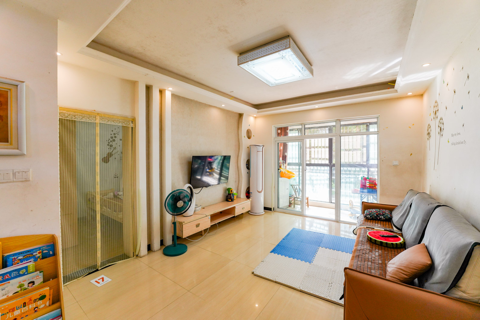 湘府十城（汇财御景湾新寓,汇财国际）  3室2厅2卫   93.00万客厅
