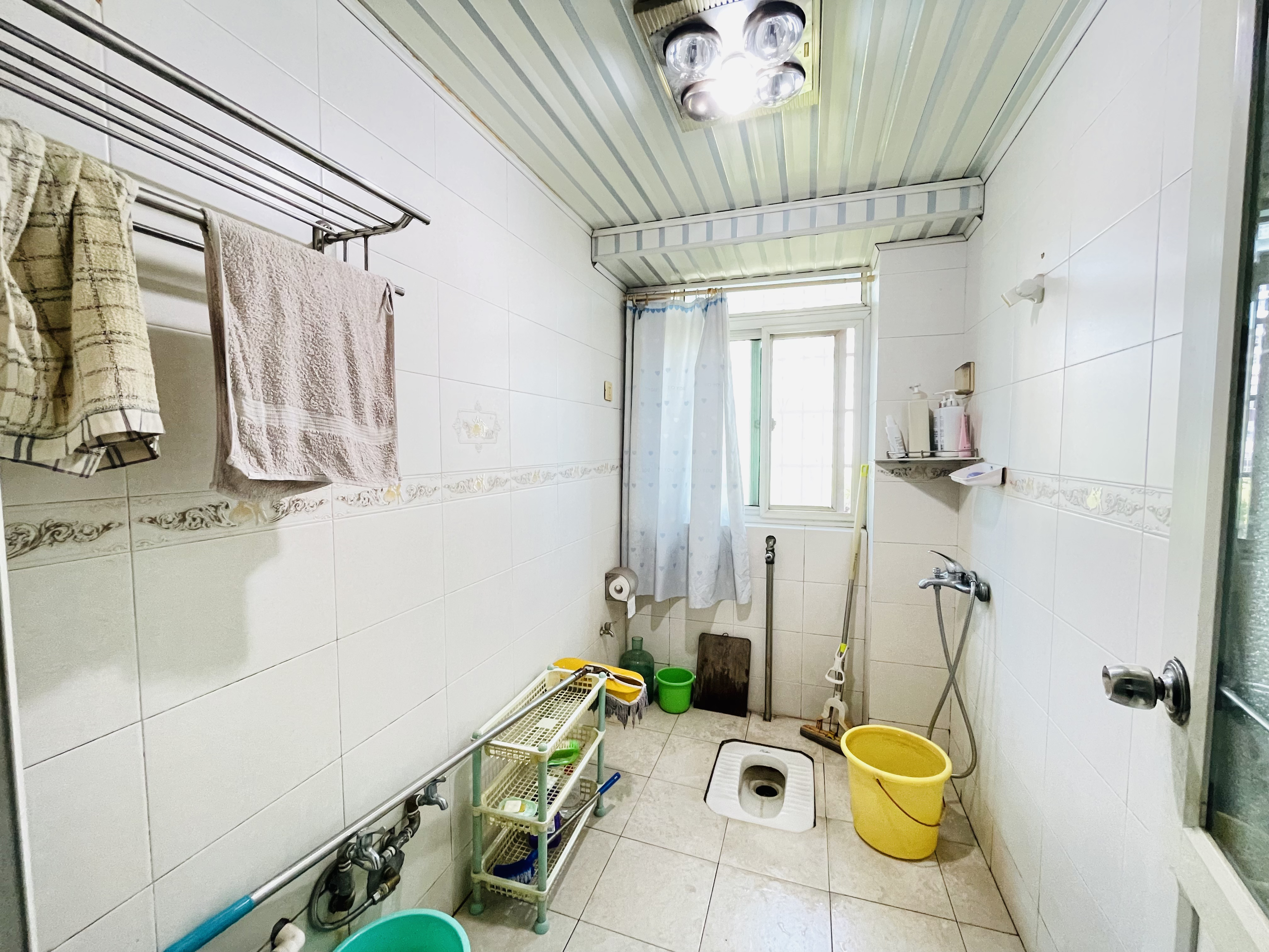 芙蓉路散盘 4室2厅2卫 40.0万 芙蓉路散盘 4室2厅2卫 40.0万客厅