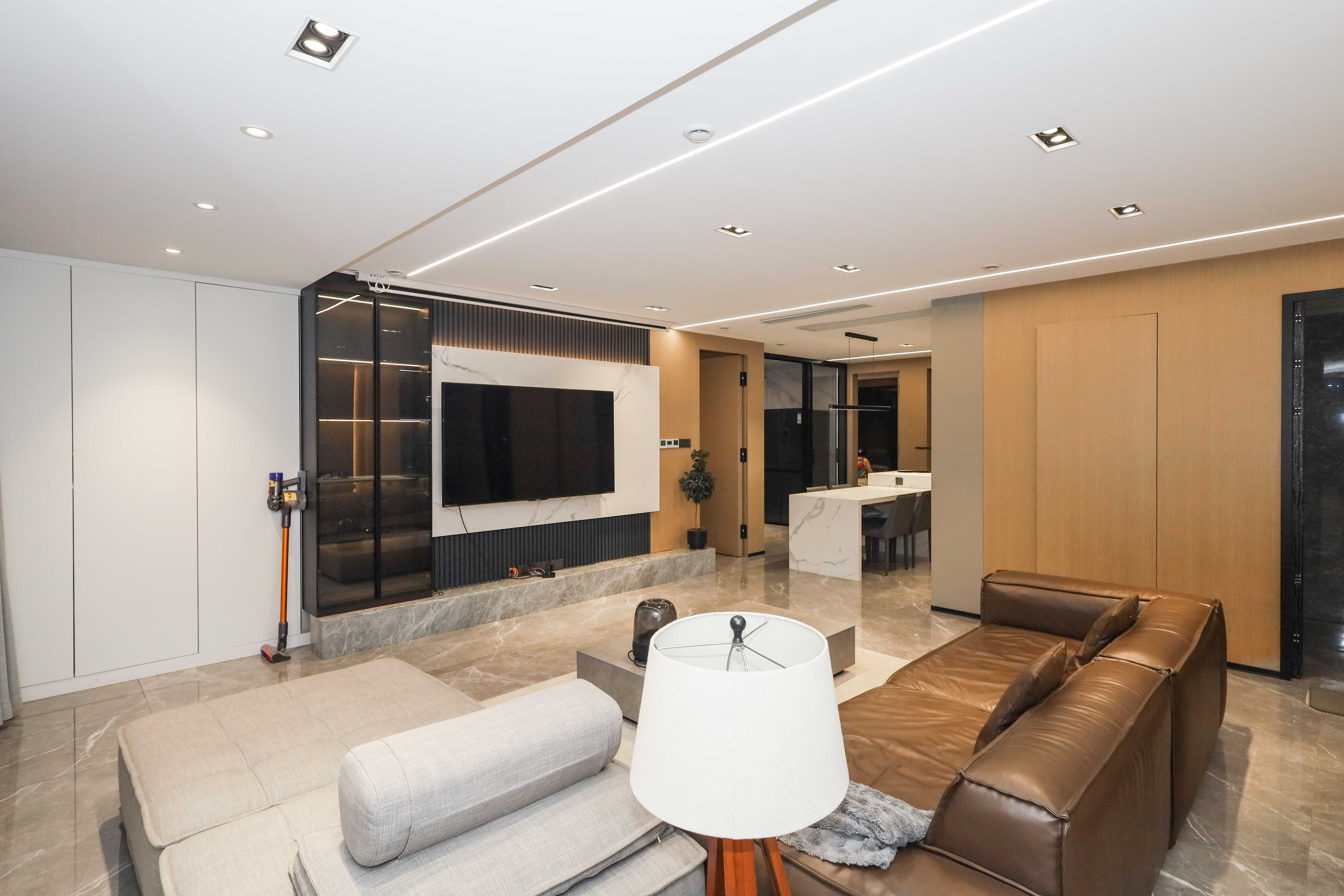 建發(fā)央著  3室2廳2衛(wèi)    215.0萬客廳