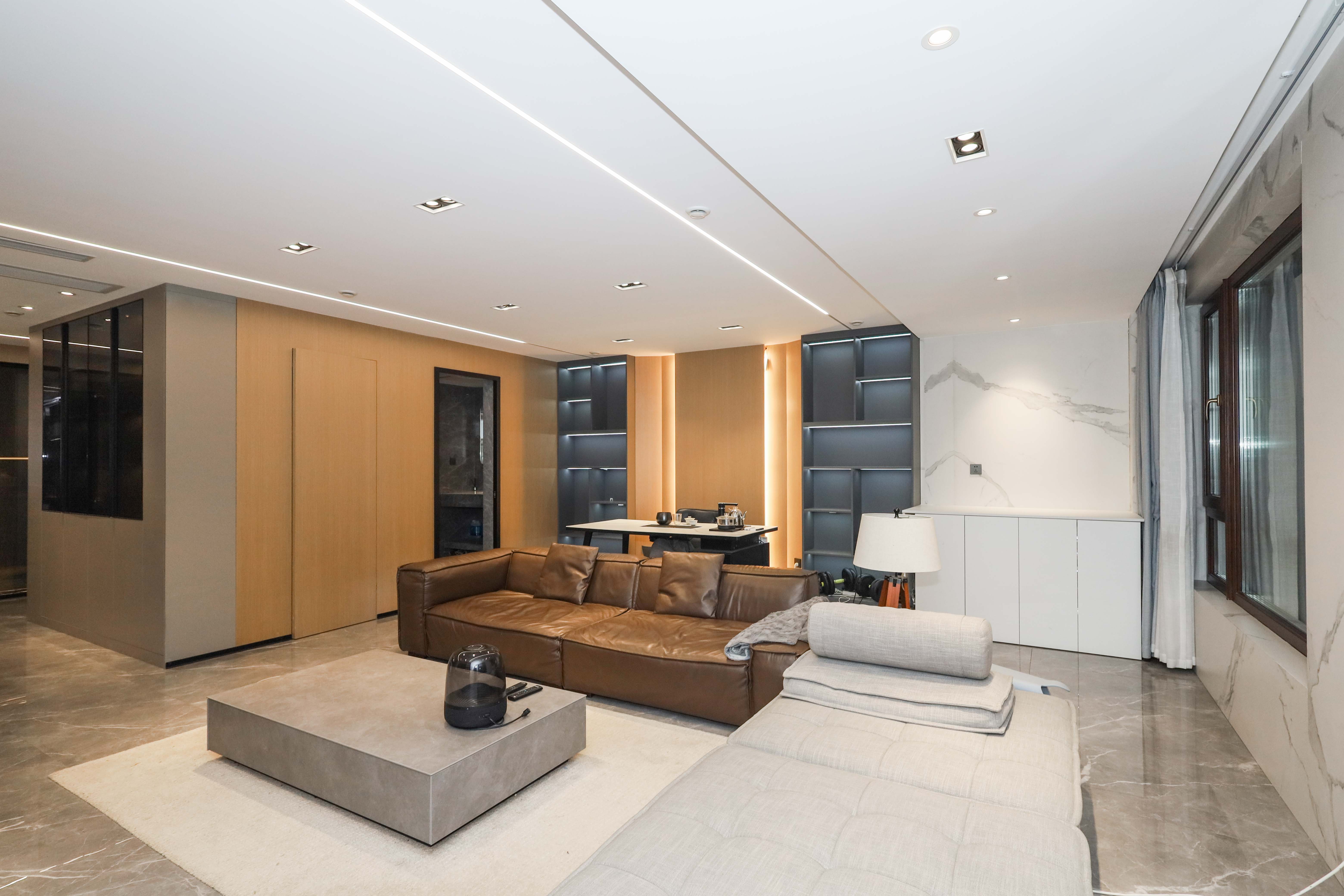 建發(fā)央著  3室2廳2衛(wèi)    215.0萬客廳