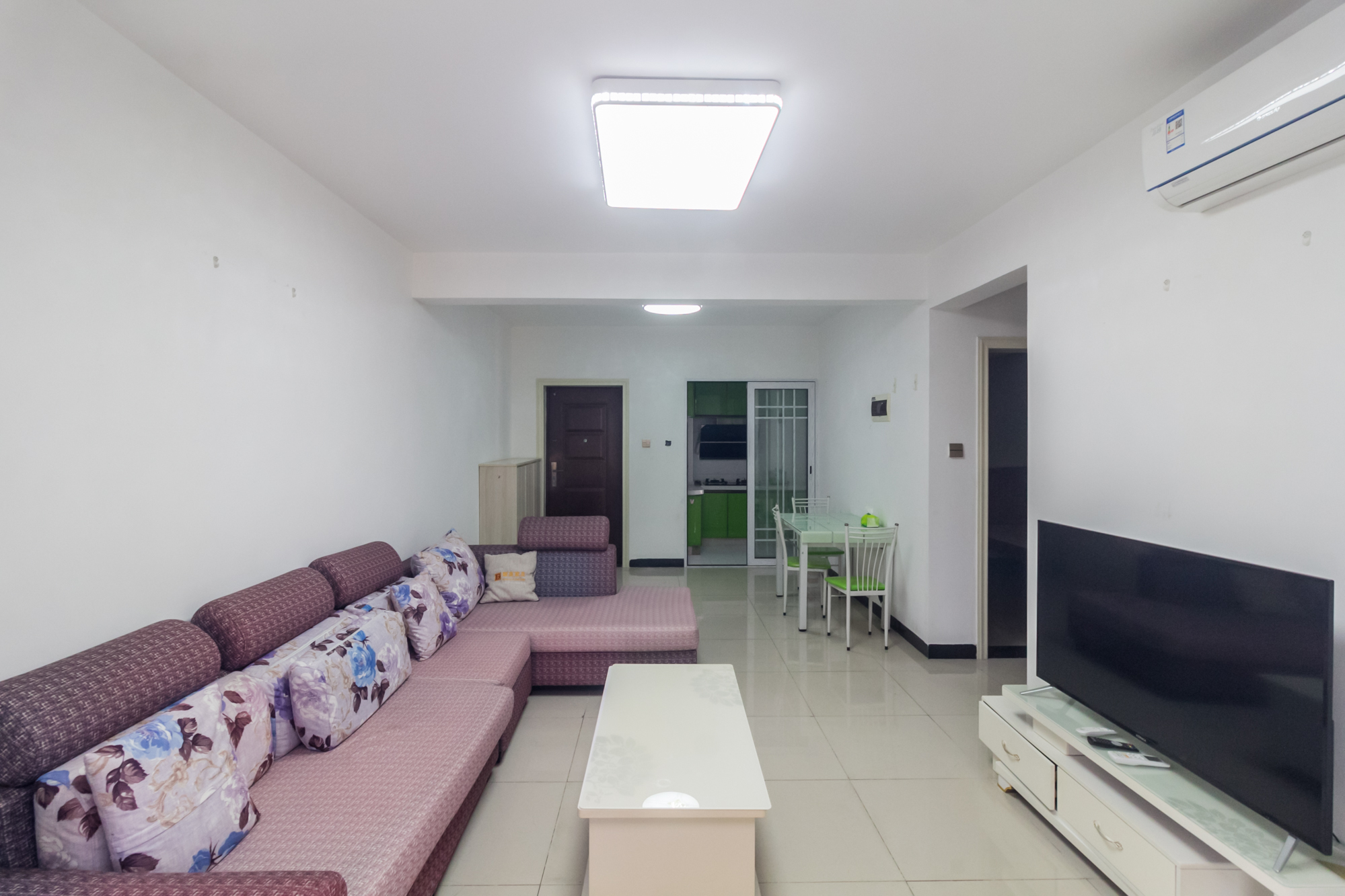 湘楚华庭 2室2厅1卫 55.0万 湘楚华庭 2室2厅1卫 55.0万客厅