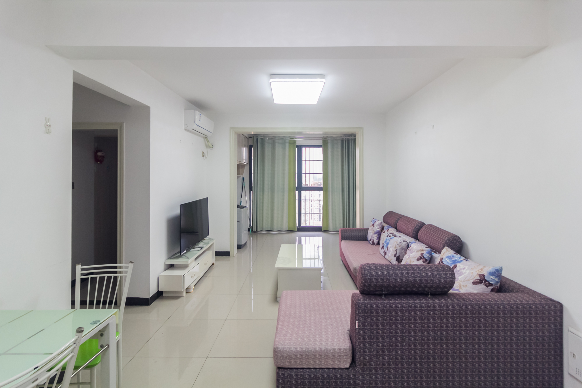 湘楚华庭 2室2厅1卫 55.0万 湘楚华庭 2室2厅1卫 55.0万客厅