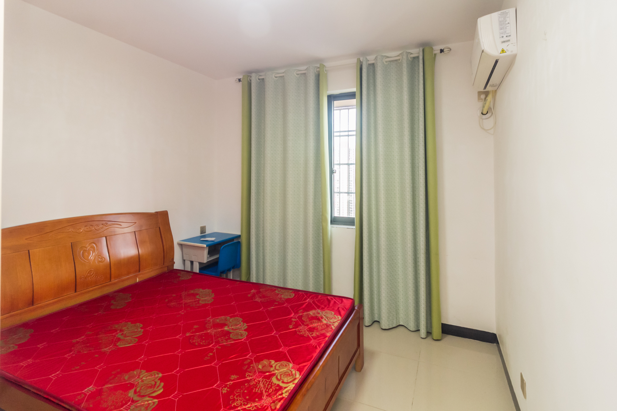 湘楚华庭 2室2厅1卫 55.0万 湘楚华庭 2室2厅1卫 55.0万卧室