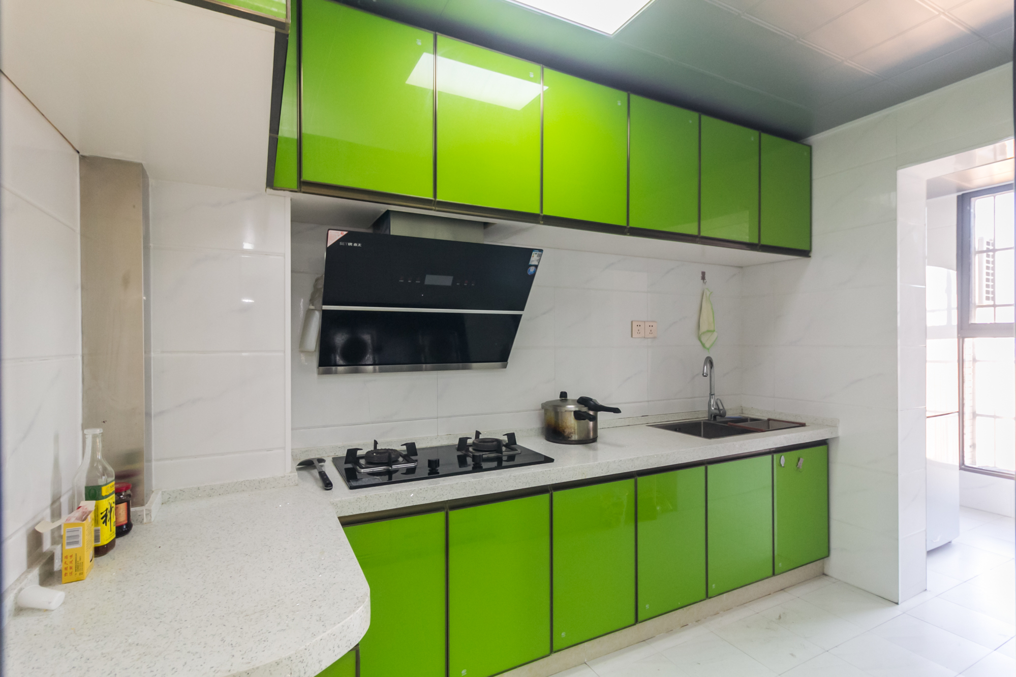 湘楚华庭 2室2厅1卫 55.0万 湘楚华庭 2室2厅1卫 55.0万厨房