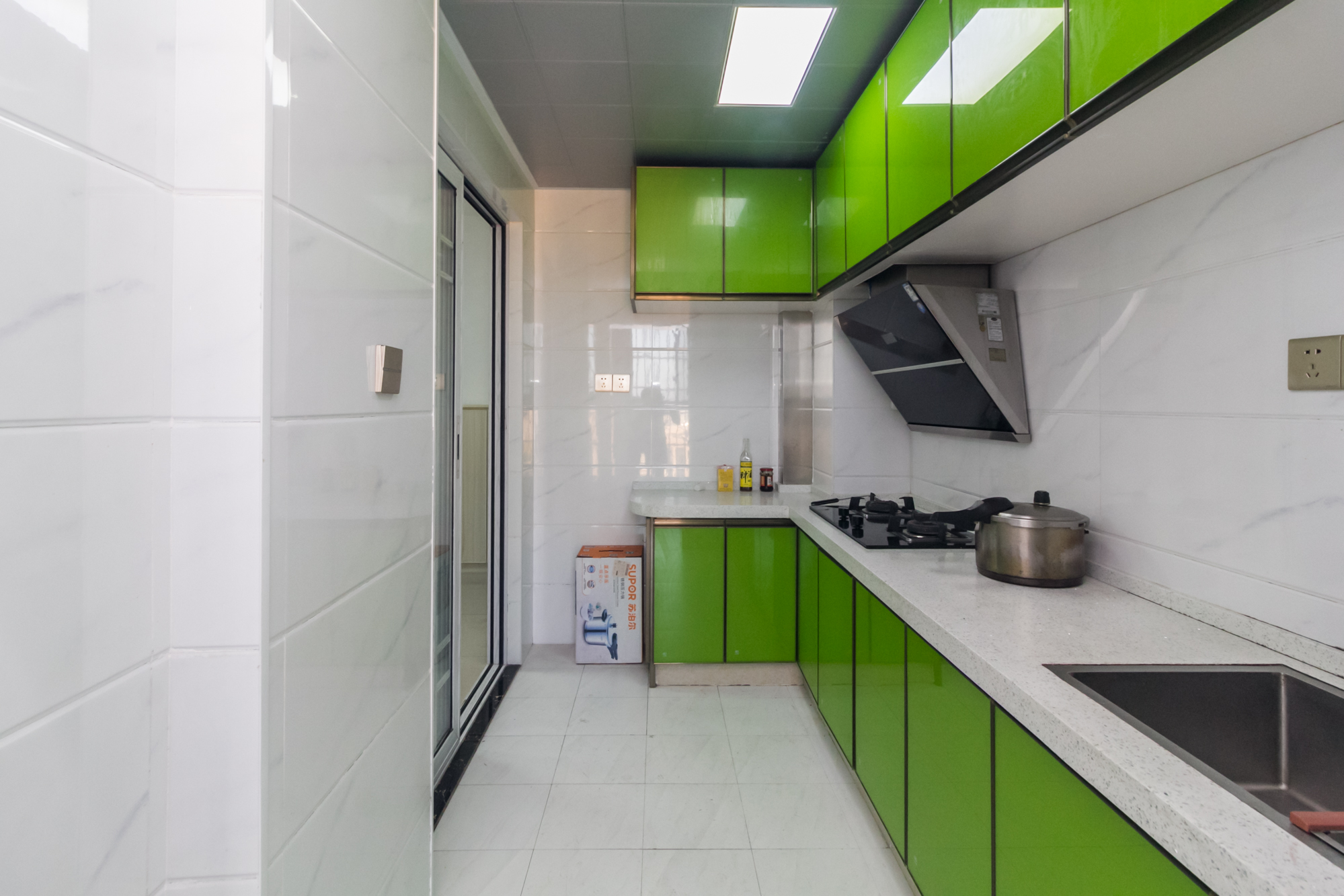 湘楚华庭 2室2厅1卫 55.0万 湘楚华庭 2室2厅1卫 55.0万厨房