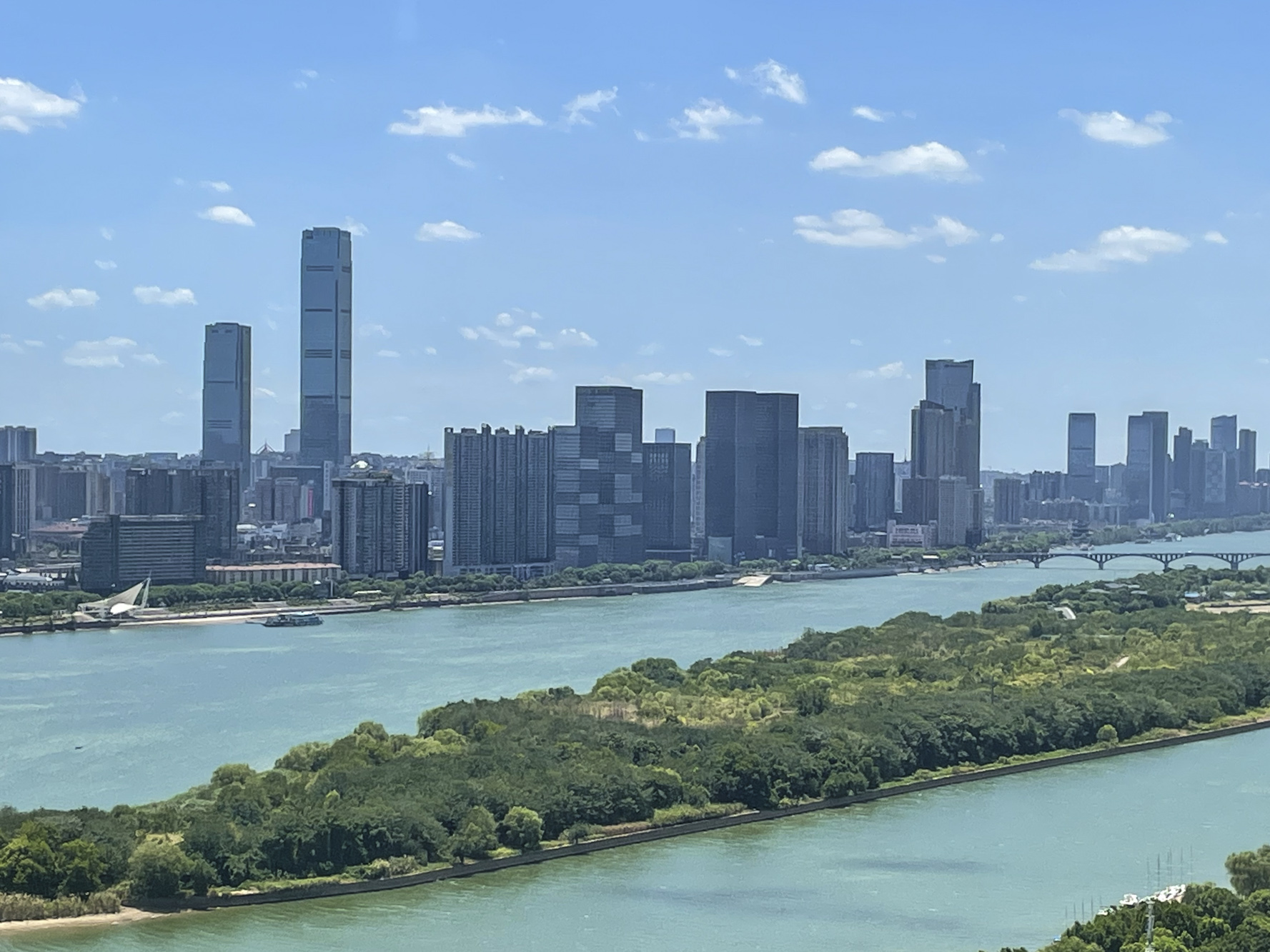世茂外滩里（世茂铂翠湾三期）  4室2厅2卫    374.6万阳台