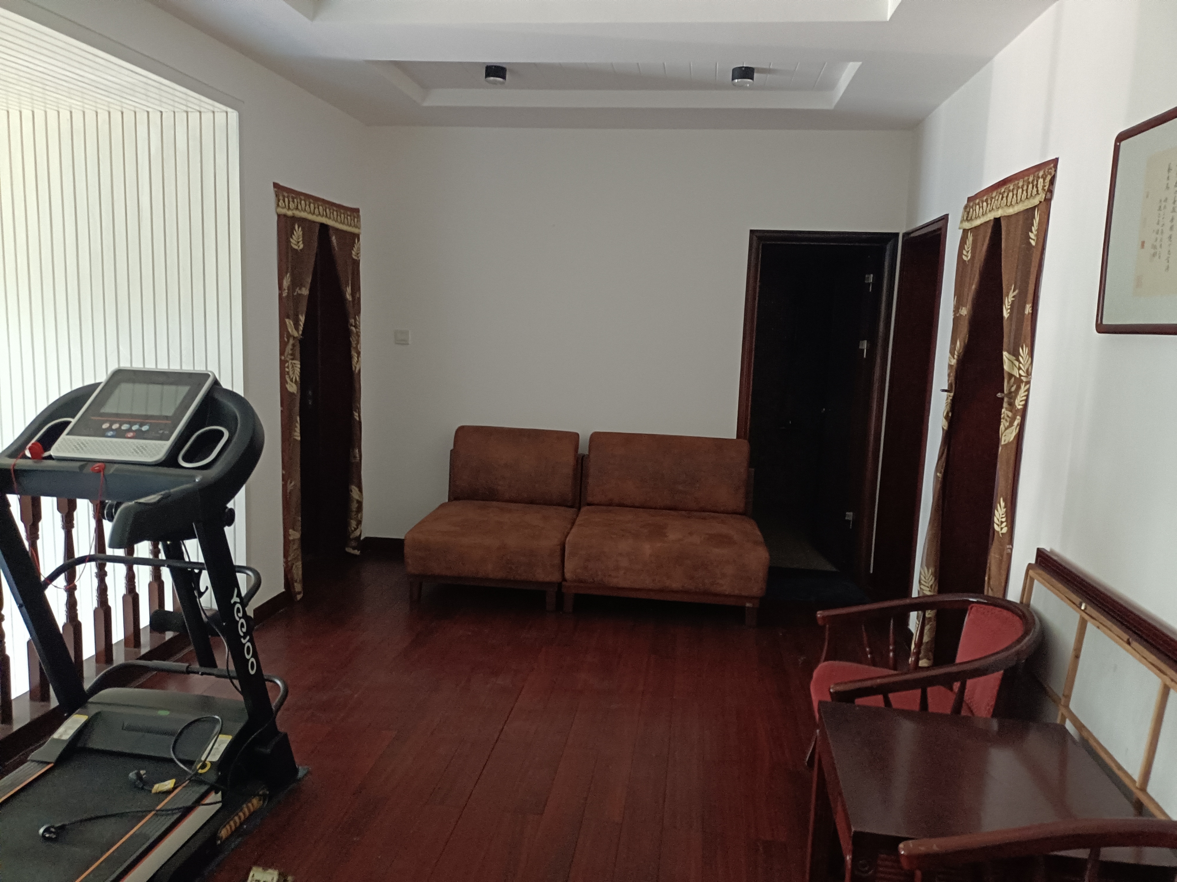 奋飞一百小区 5室3厅2卫 108.0万 奋飞一百小区 5室3厅2卫 108.0万客厅