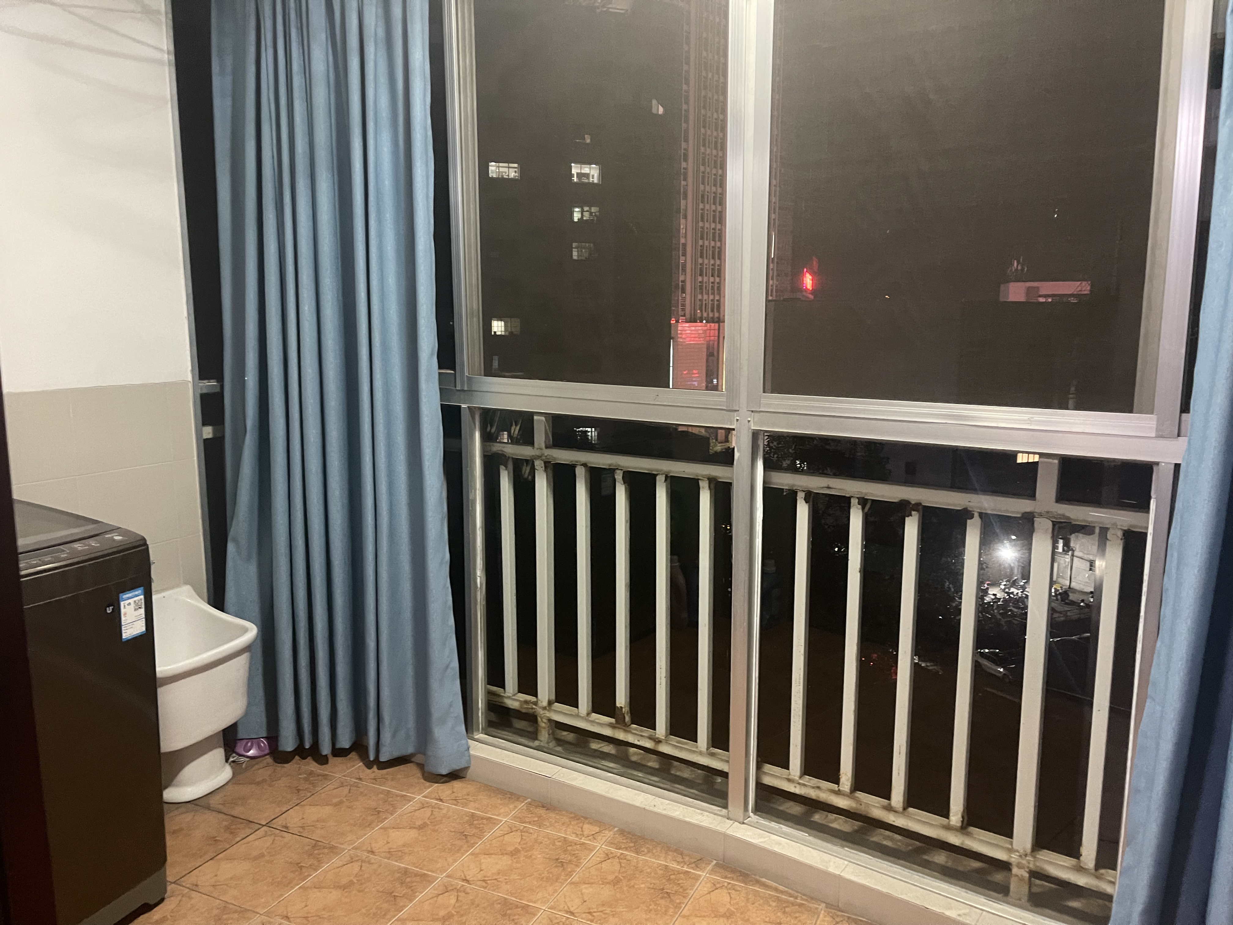 东方花园 3室2厅2卫 77.0万 东方花园 3室2厅2卫 77.0万室内图