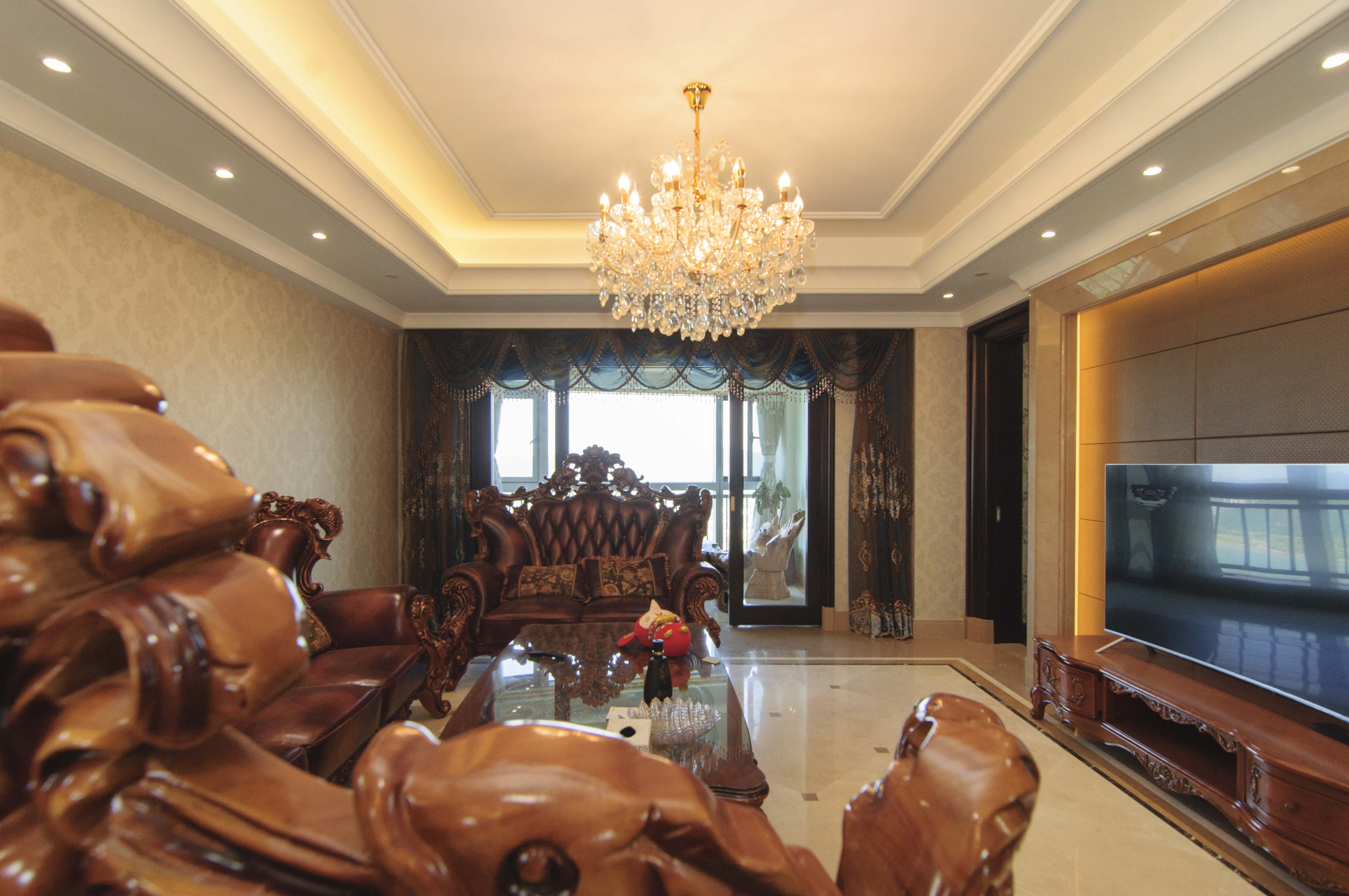 华远隆玺  3室2厅3卫    720.0万客厅