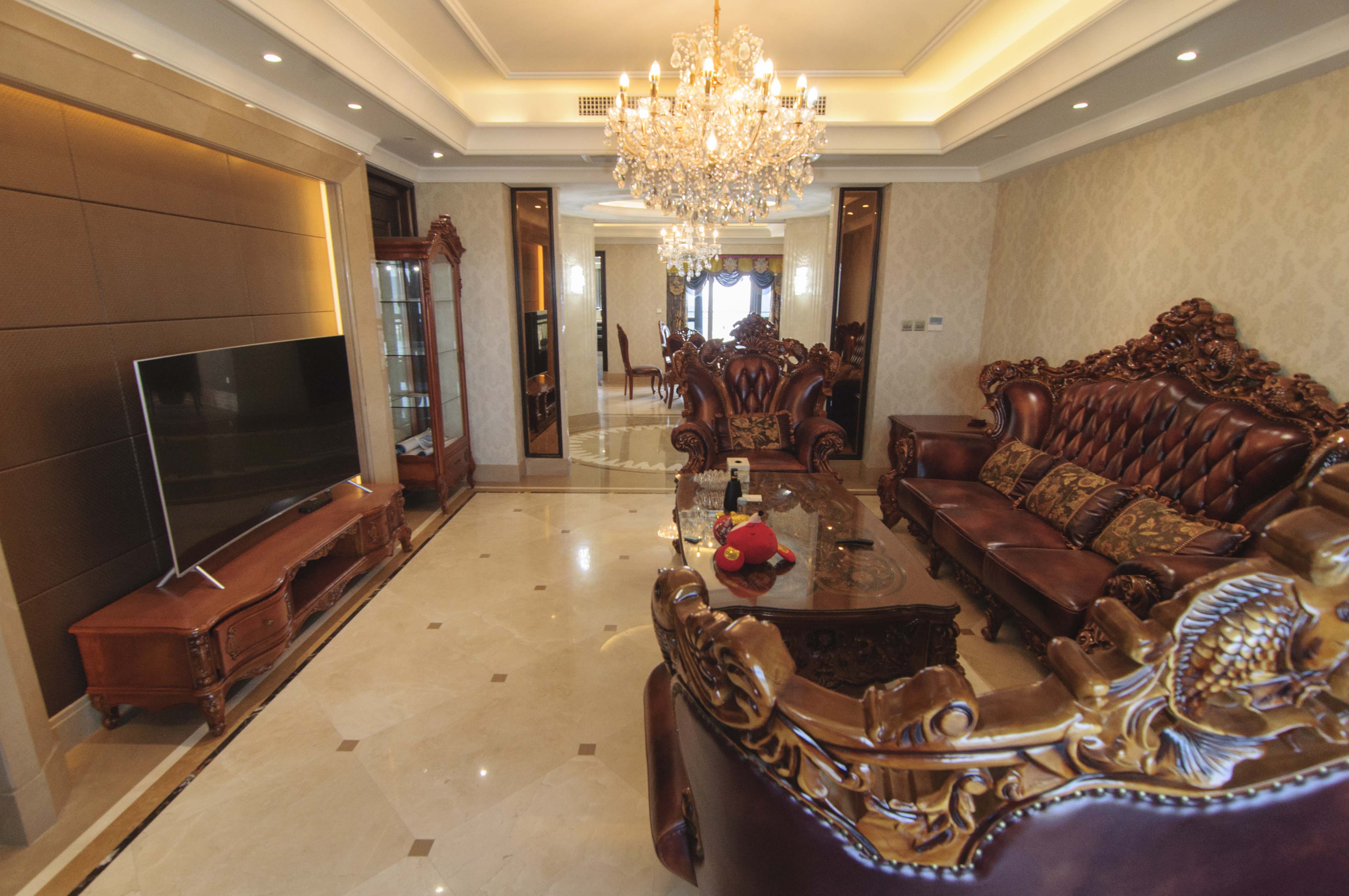 华远隆玺  3室2厅3卫    720.0万客厅