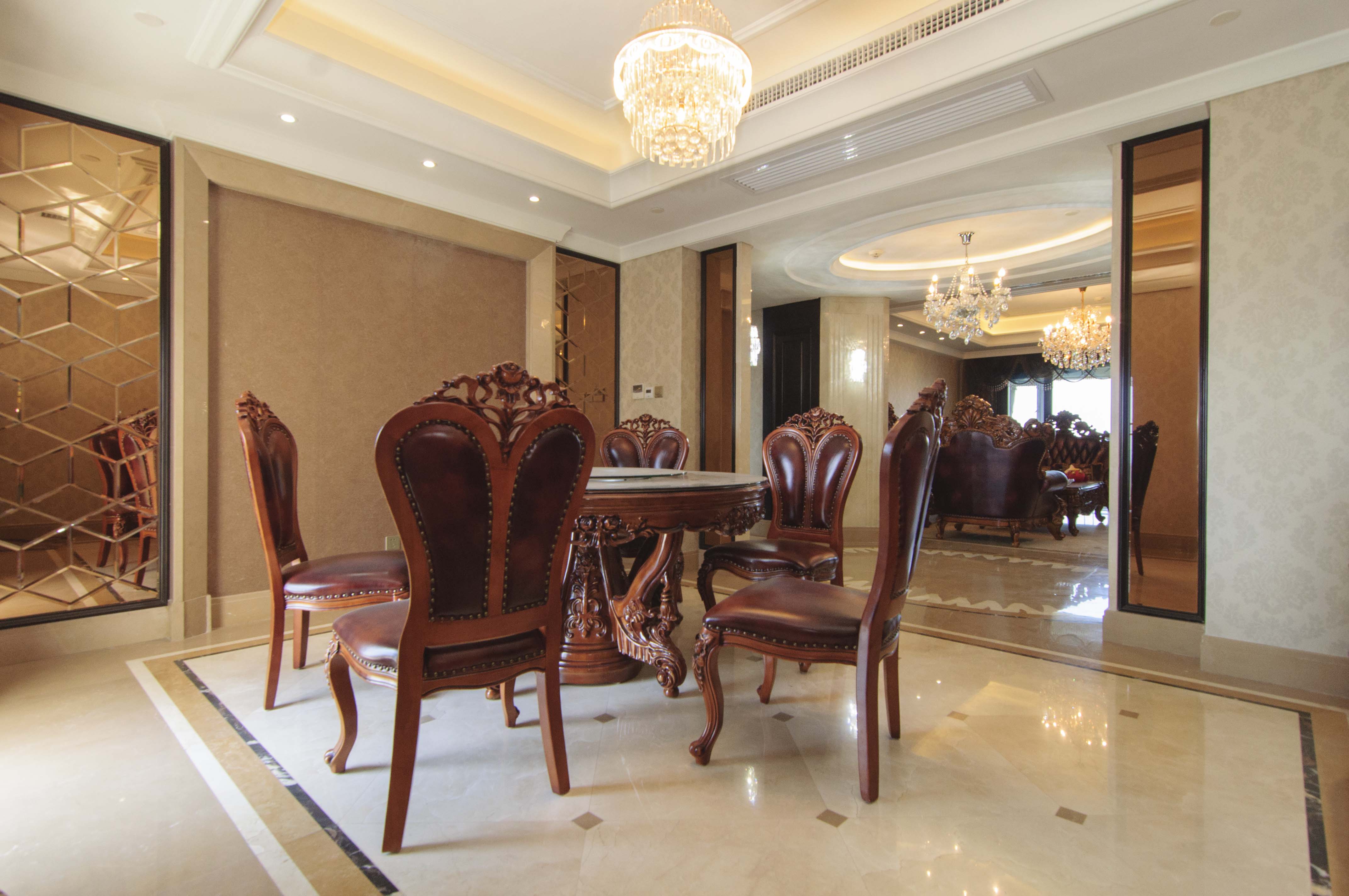 华远隆玺  3室2厅3卫    720.0万客厅