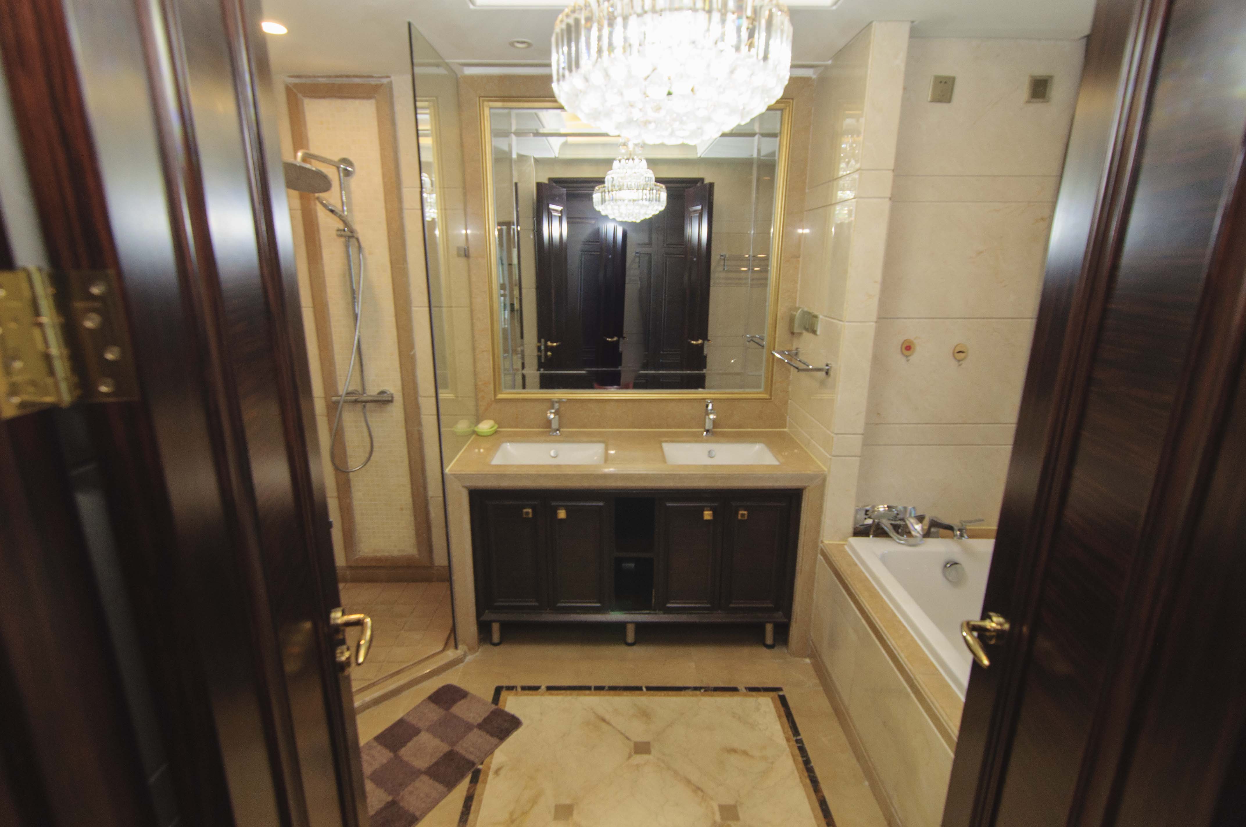 华远隆玺  3室2厅3卫    720.0万卫生间