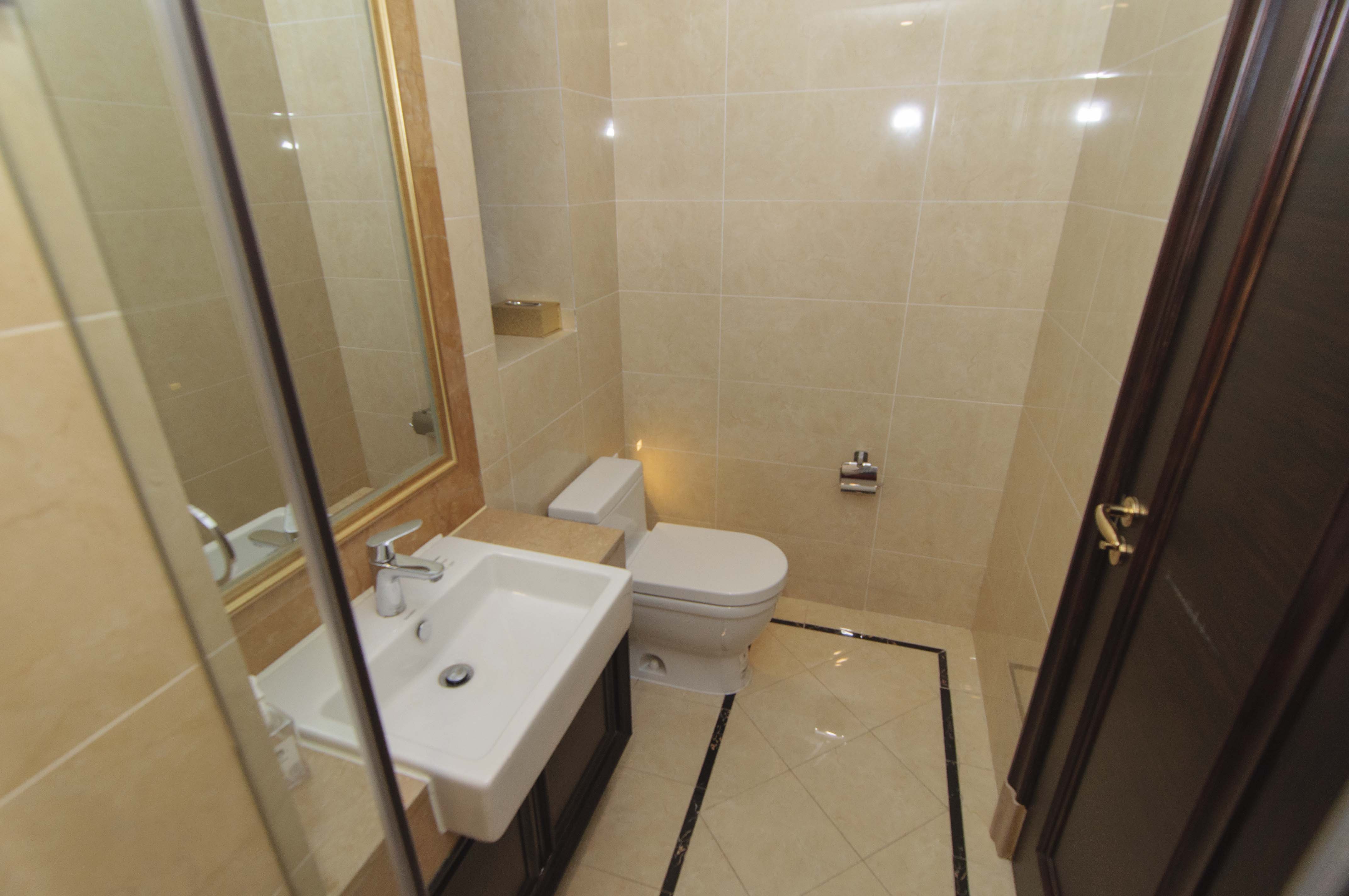 华远隆玺  3室2厅3卫    720.0万卫生间