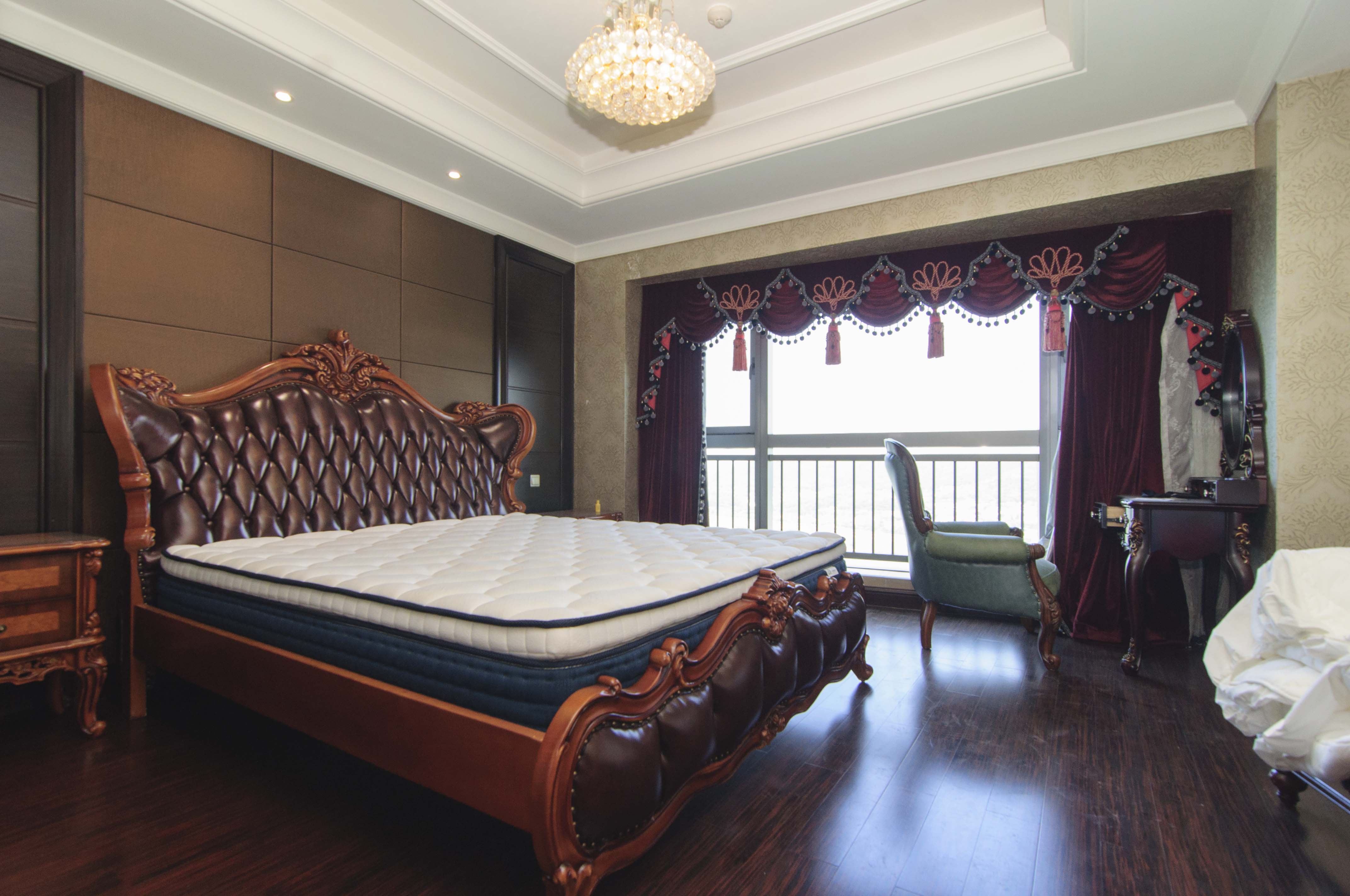 华远隆玺  3室2厅3卫    720.0万卧室