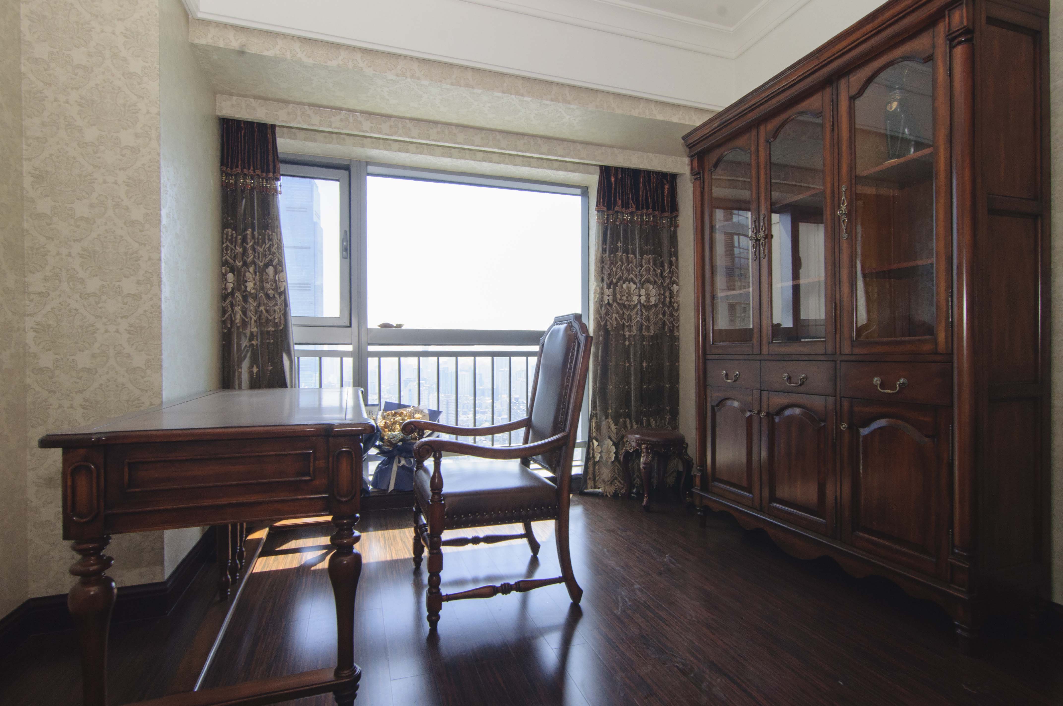 华远隆玺  3室2厅3卫    720.0万卧室