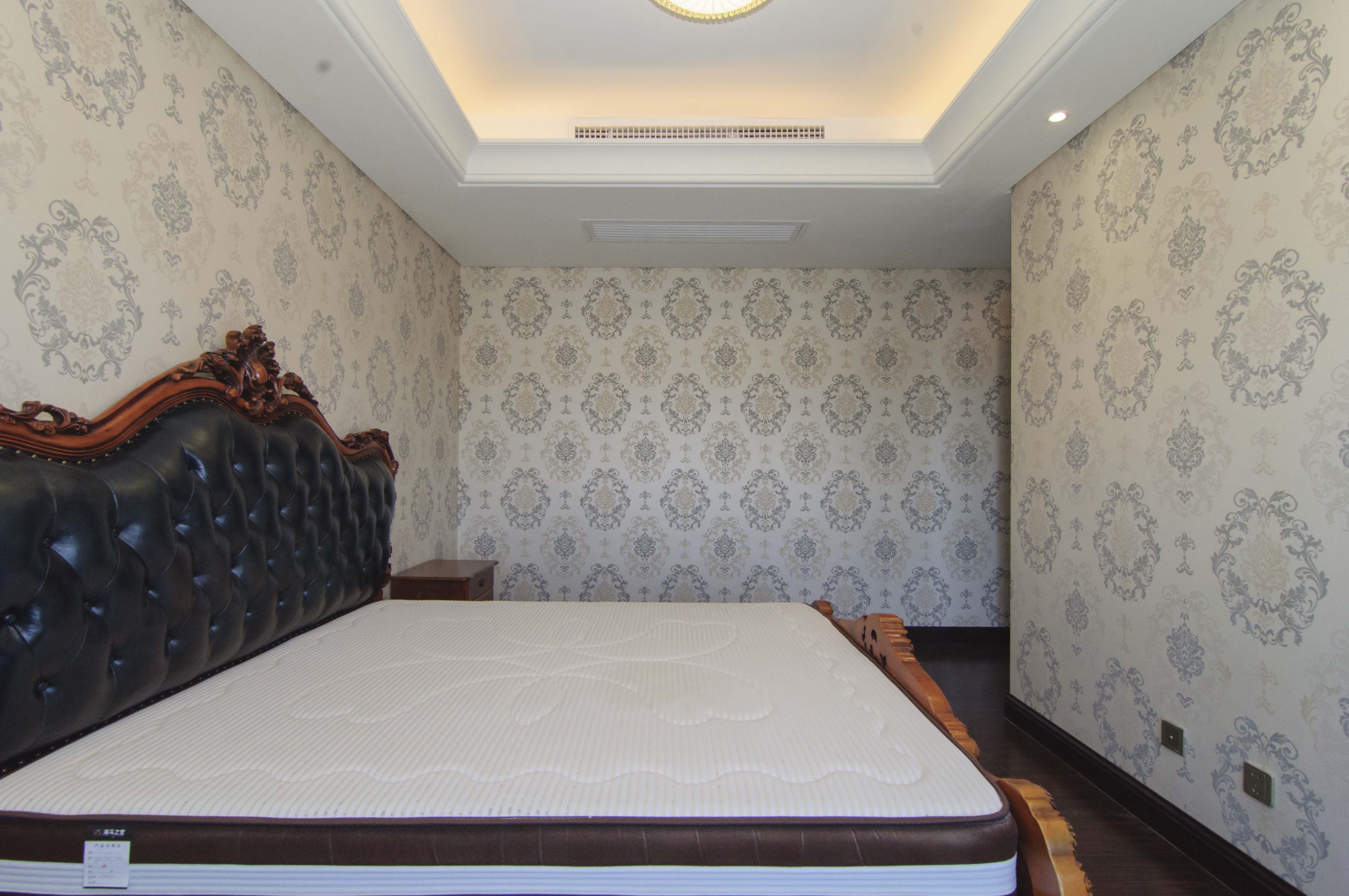 华远隆玺  3室2厅3卫    720.0万卧室