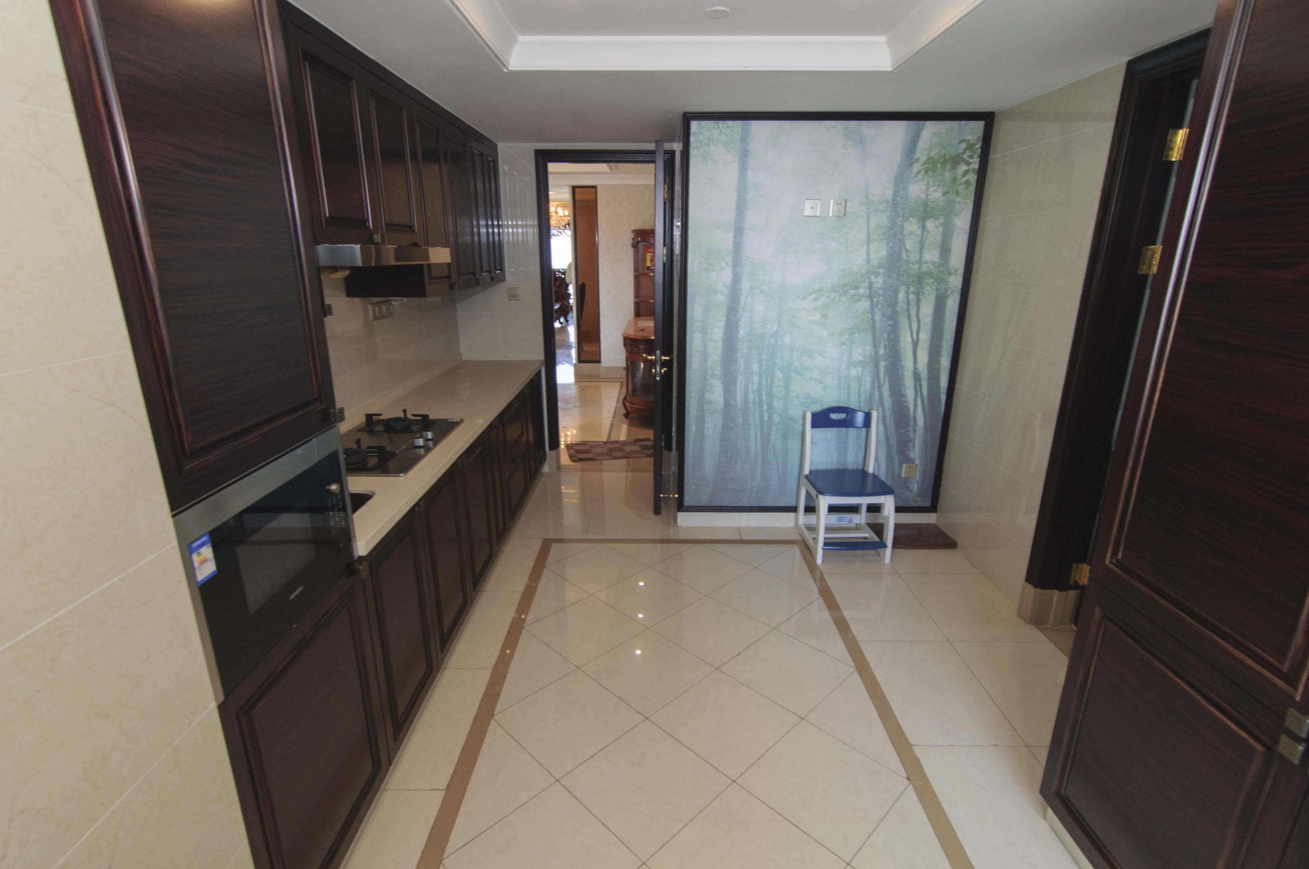 华远隆玺  3室2厅3卫    720.0万厨房