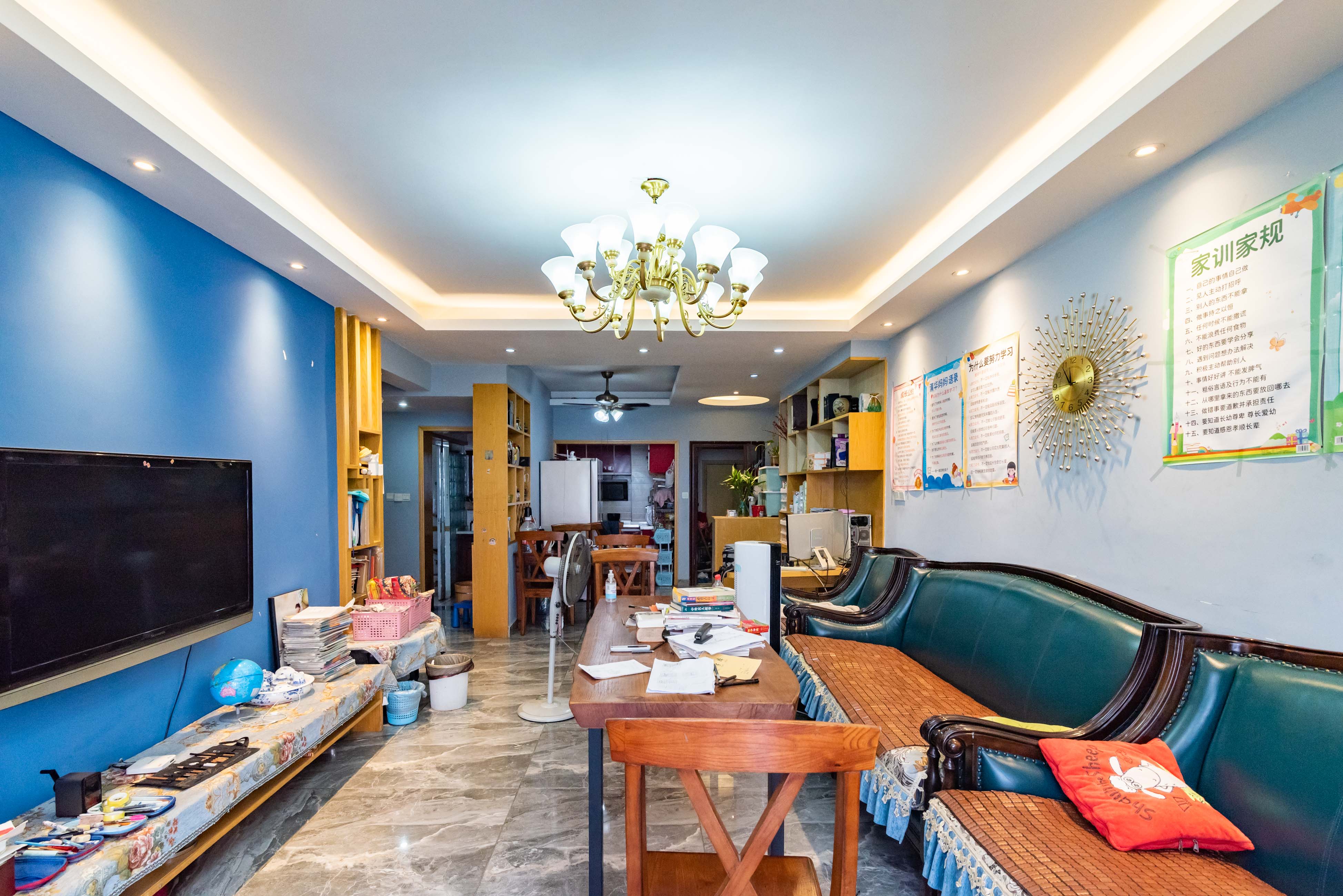 紫晶城  3室2厅1卫    55.0万 紫晶城  3室2厅1卫    55.0万客厅