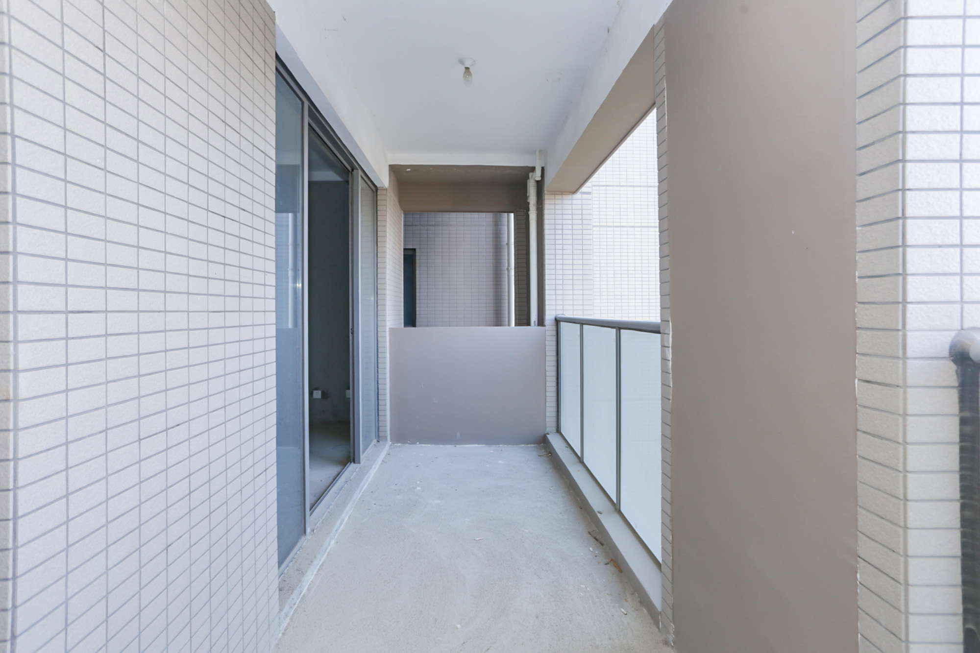 八方小区C区  4室2厅1卫   518.00万阳台