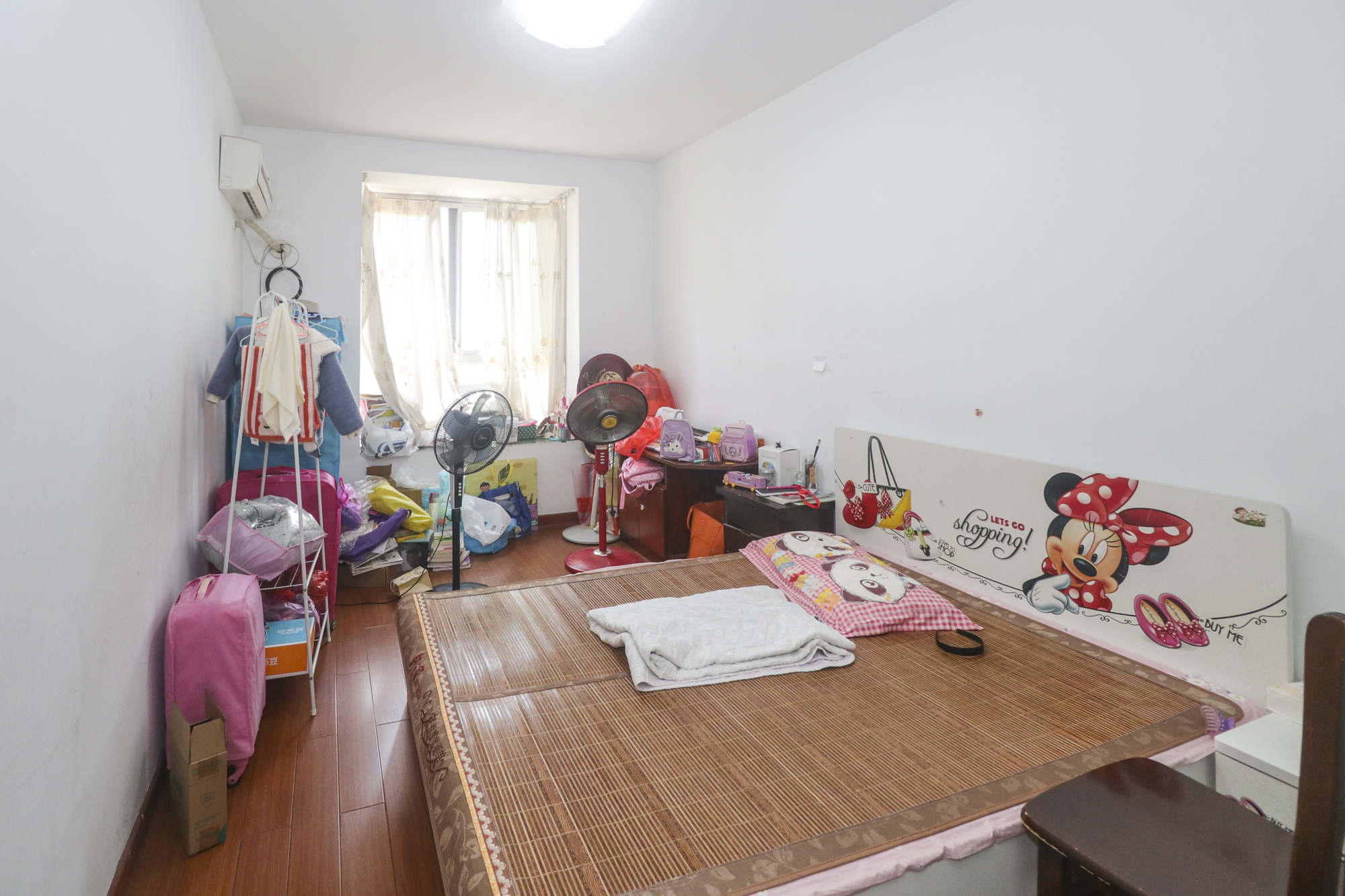 德润园  3室2厅2卫   93.80万卧室