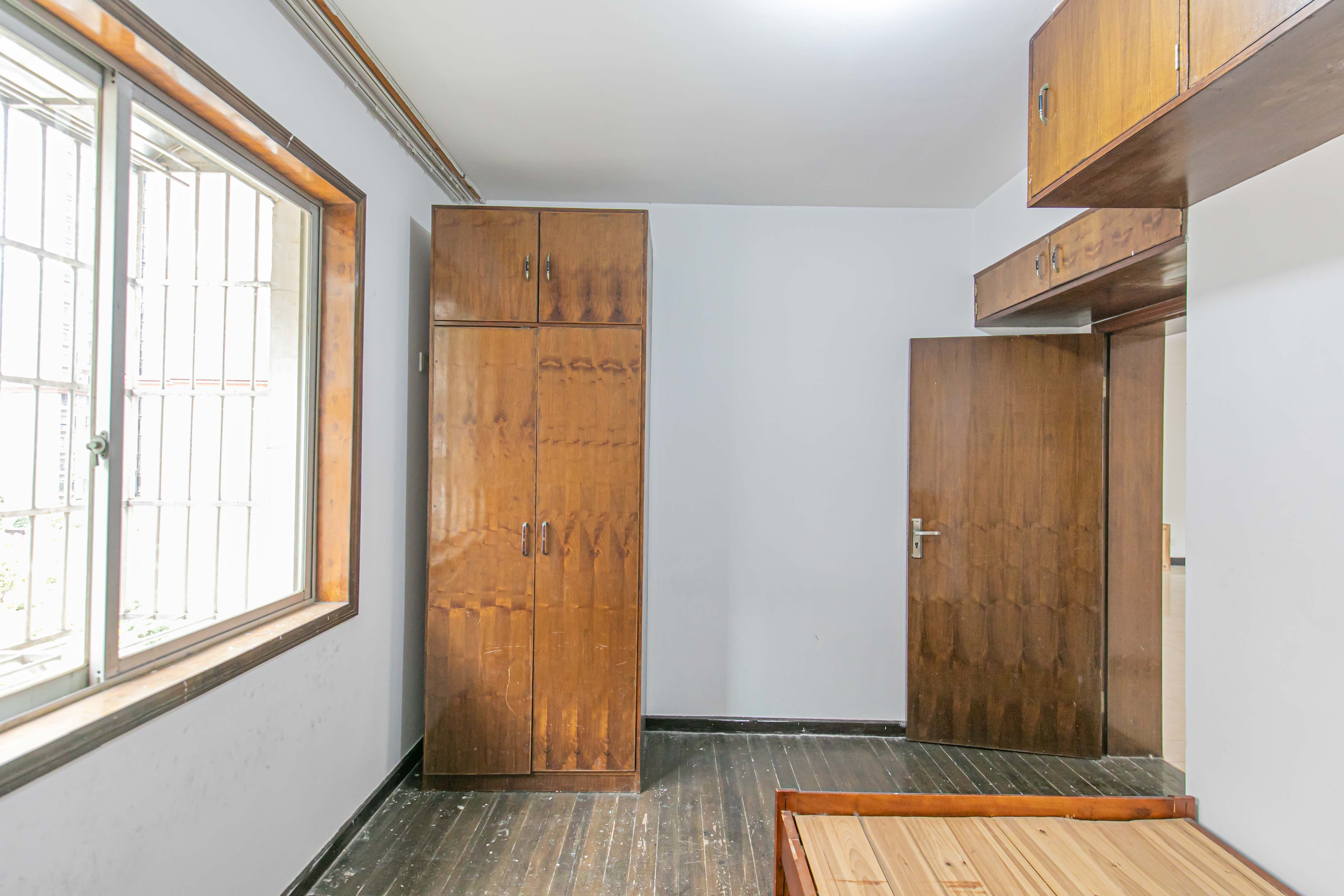 茶叶大市场“山水茗园”  3室2厅2卫    61.8万 茶叶大市场“山水茗园”  3室2厅2卫    61.8万卧室