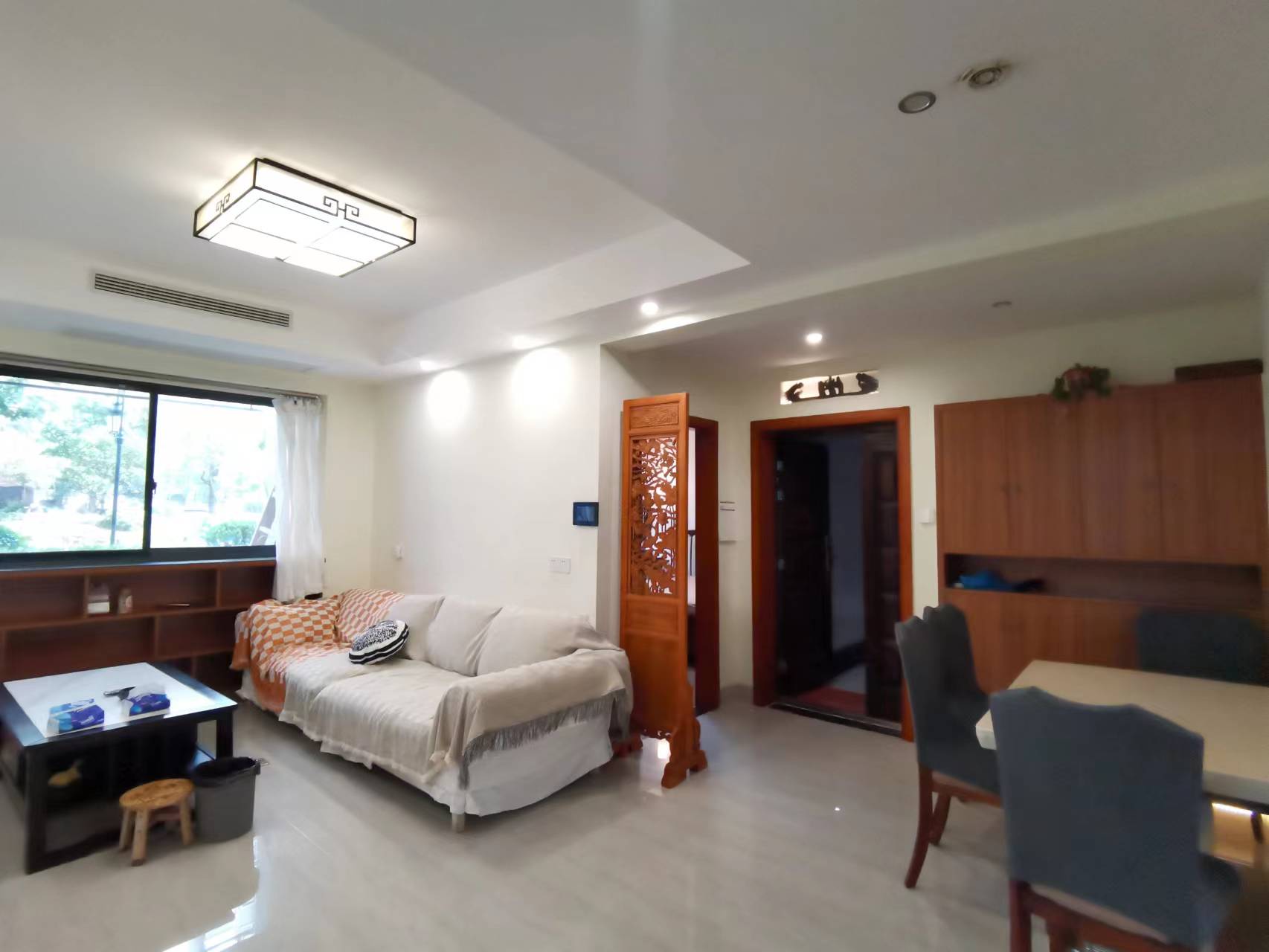 东方名苑臻锦园  3室2厅2卫   73.00万客厅
