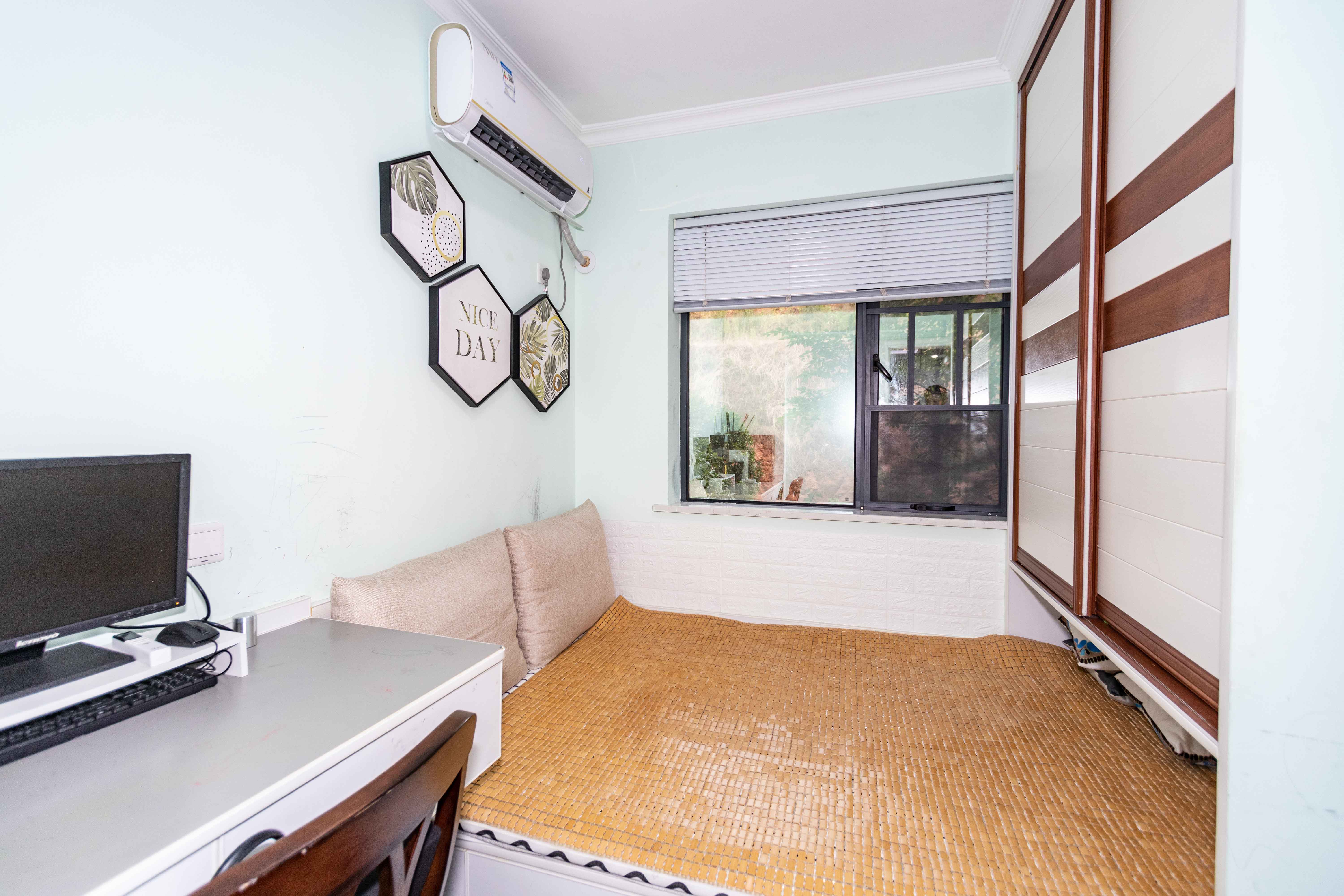 金谷豪庭 3室2厅2卫 69.8万 金谷豪庭 3室2厅2卫 69.8万卧室