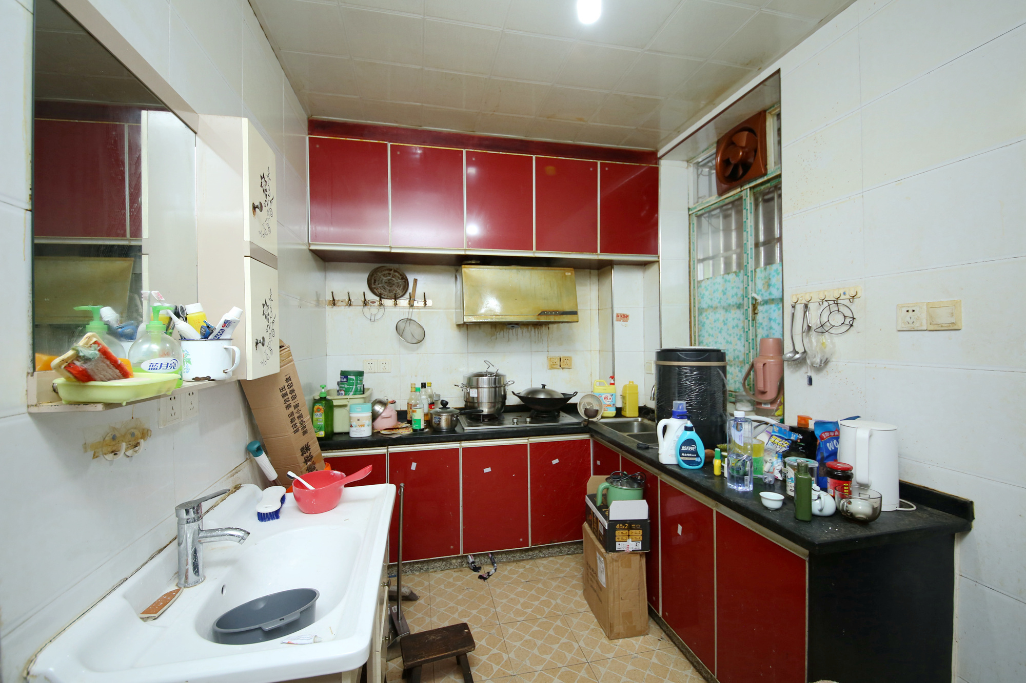 人民新村  2室1厅1卫    47.0万厨房