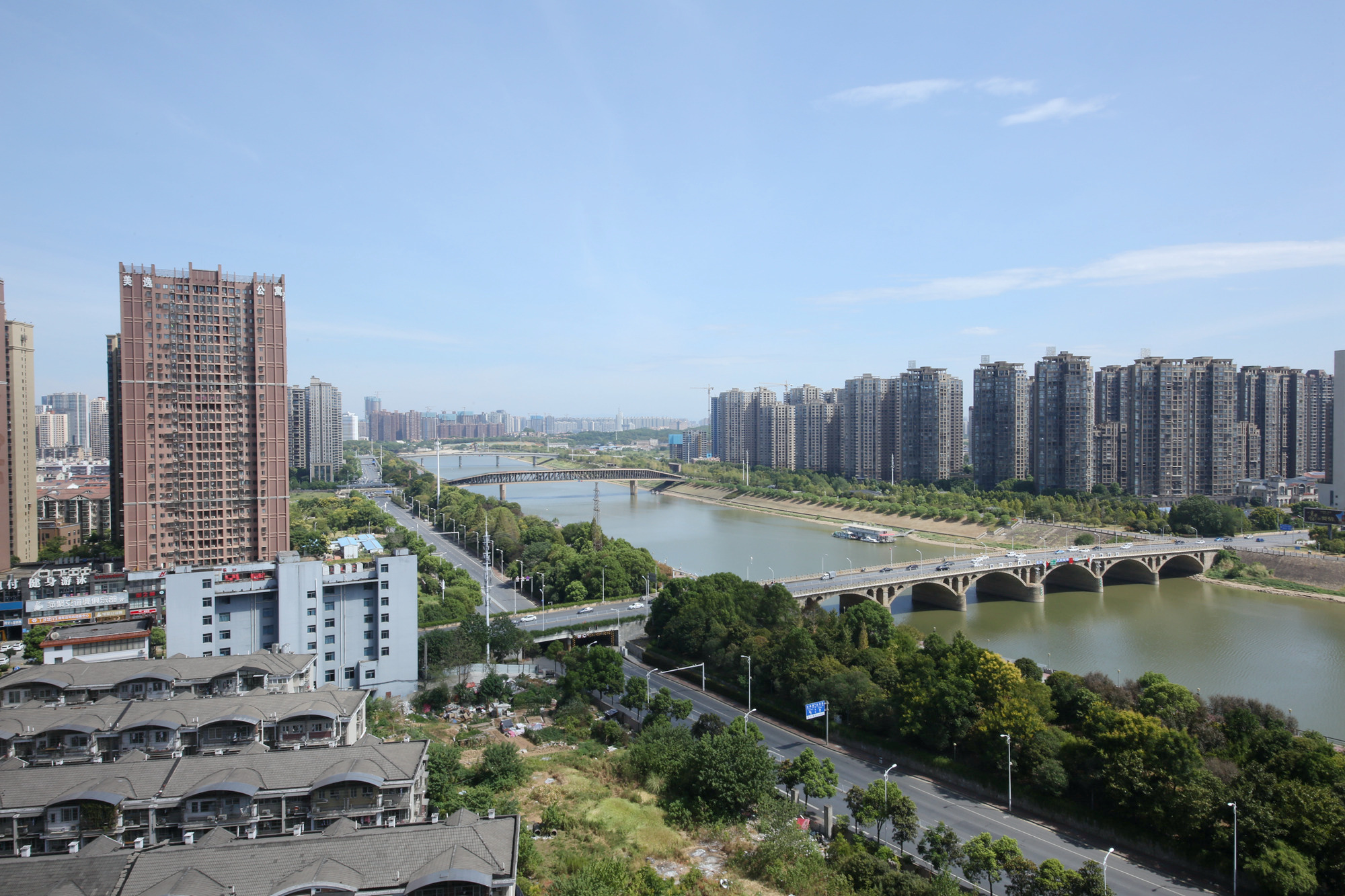 鑫科明珠  2室2厅1卫    90.0万阳台