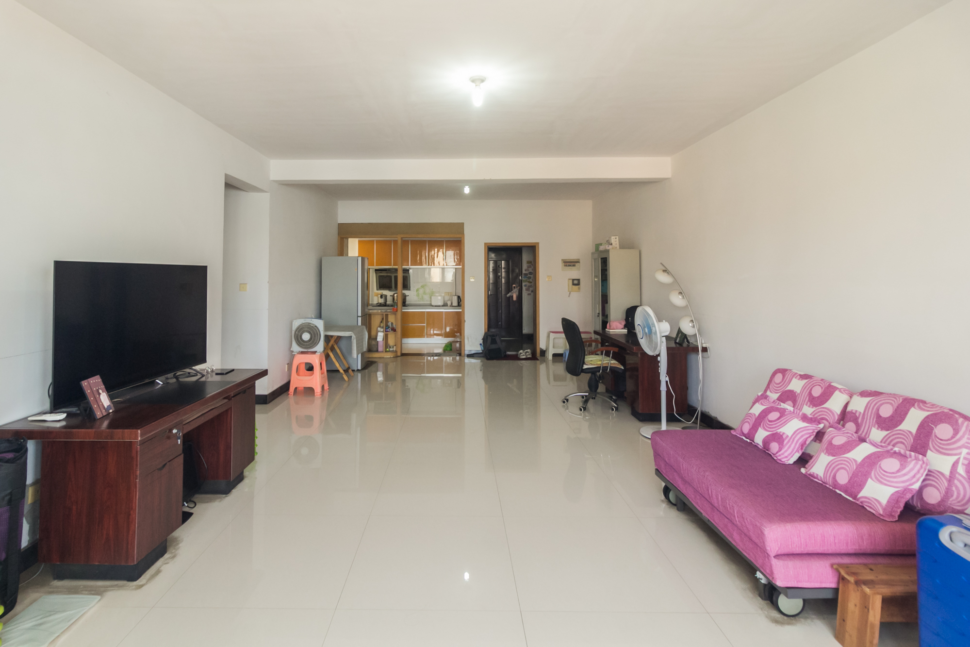 星城国际  3室2厅2卫    74.5万客厅