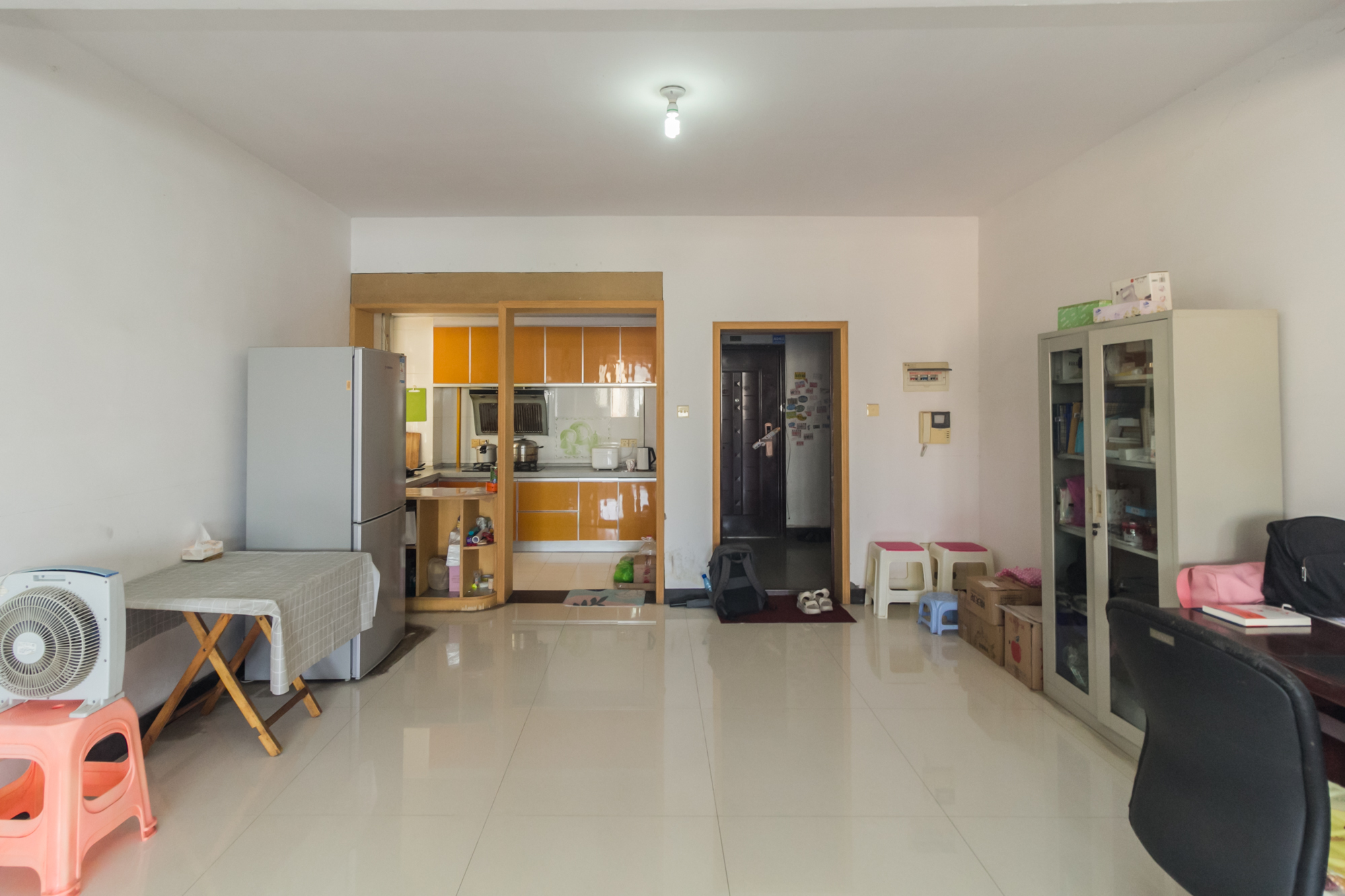 星城国际  3室2厅2卫    74.5万客厅