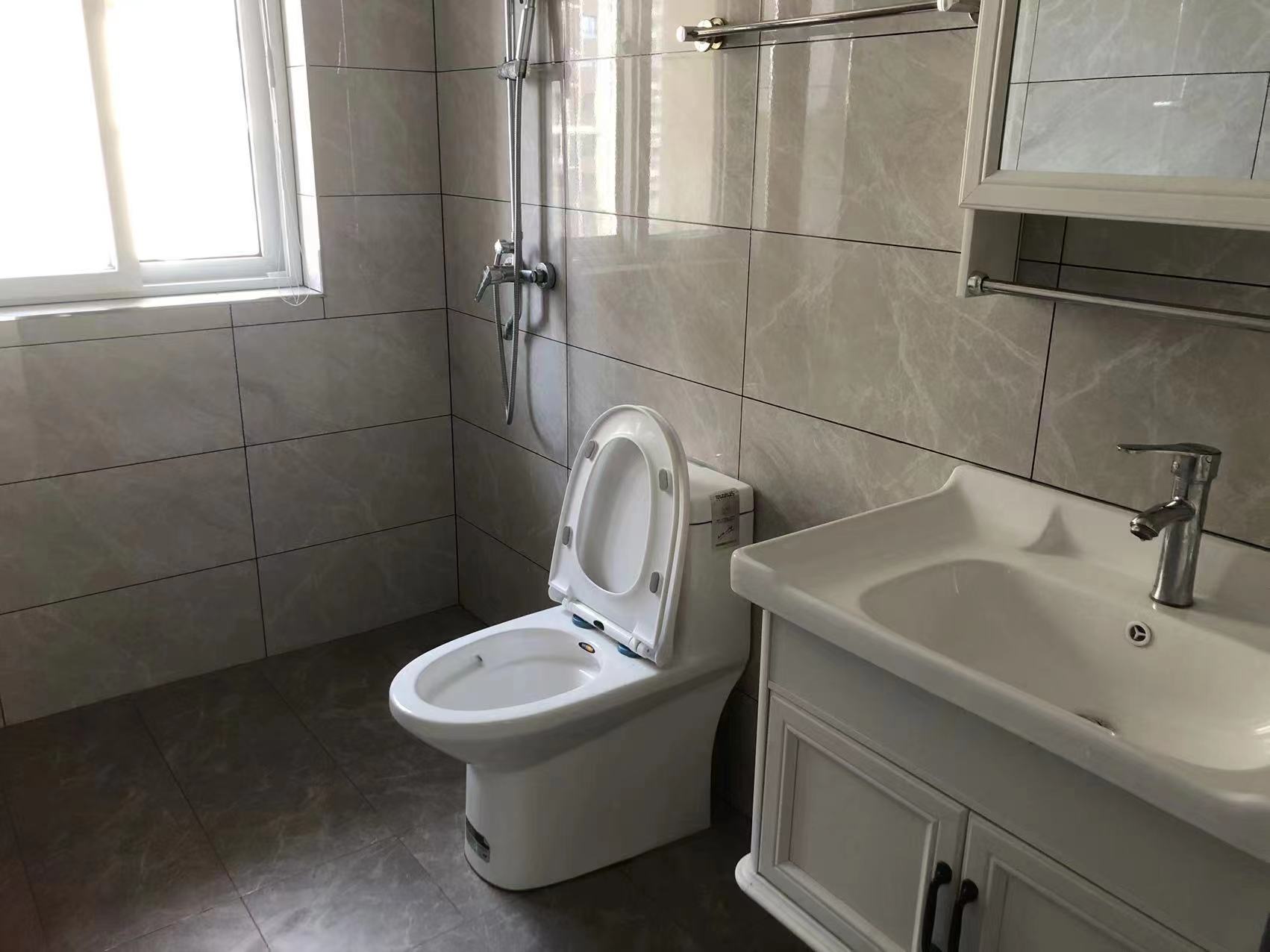 大华曲江公园世家六期 3室2厅2卫 2600.00元/月 大华曲江公园世家六期 3室2厅2卫 2600.00元/月室内图