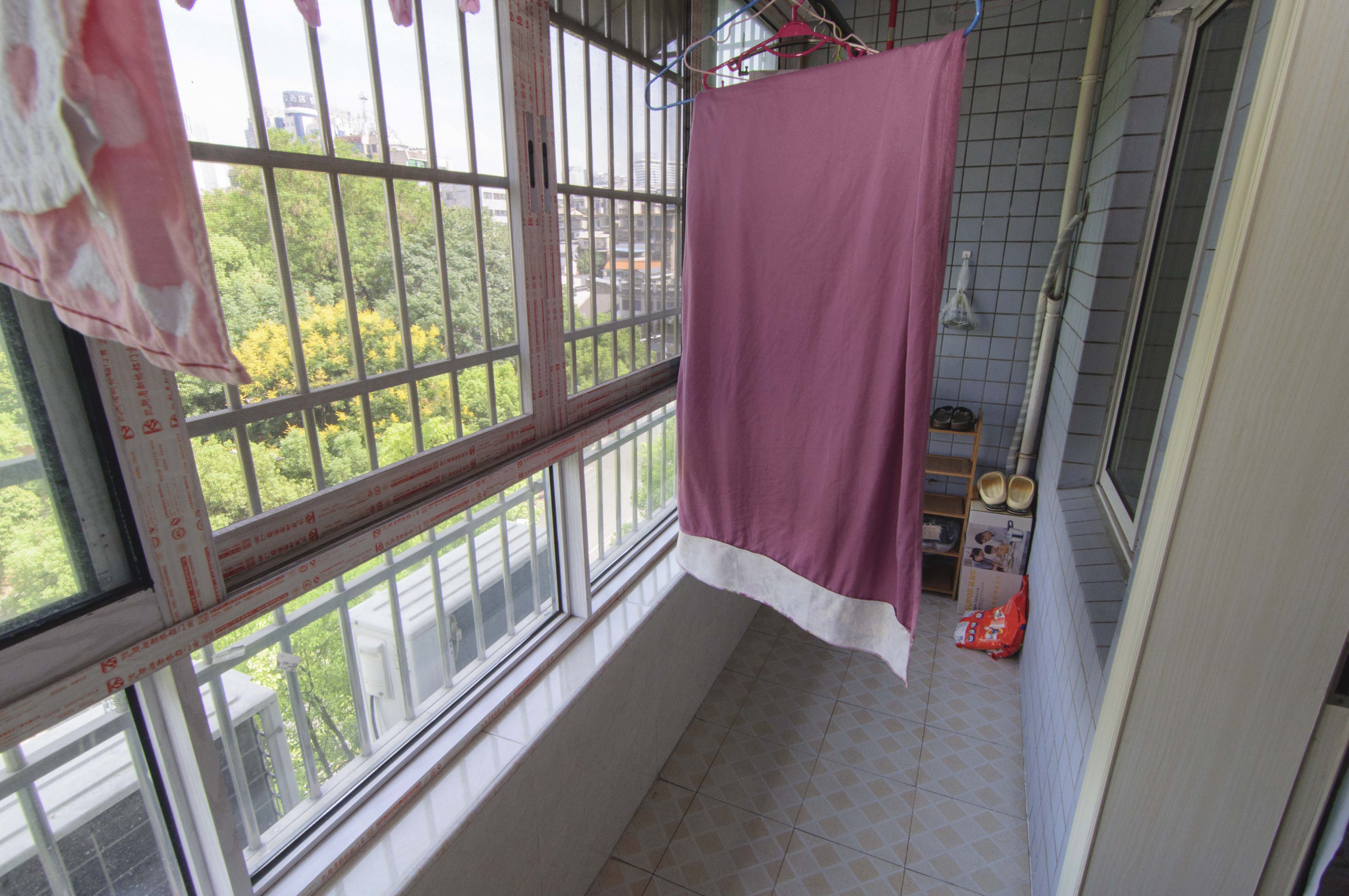 添景阁  3室2厅1卫    70.0万阳台