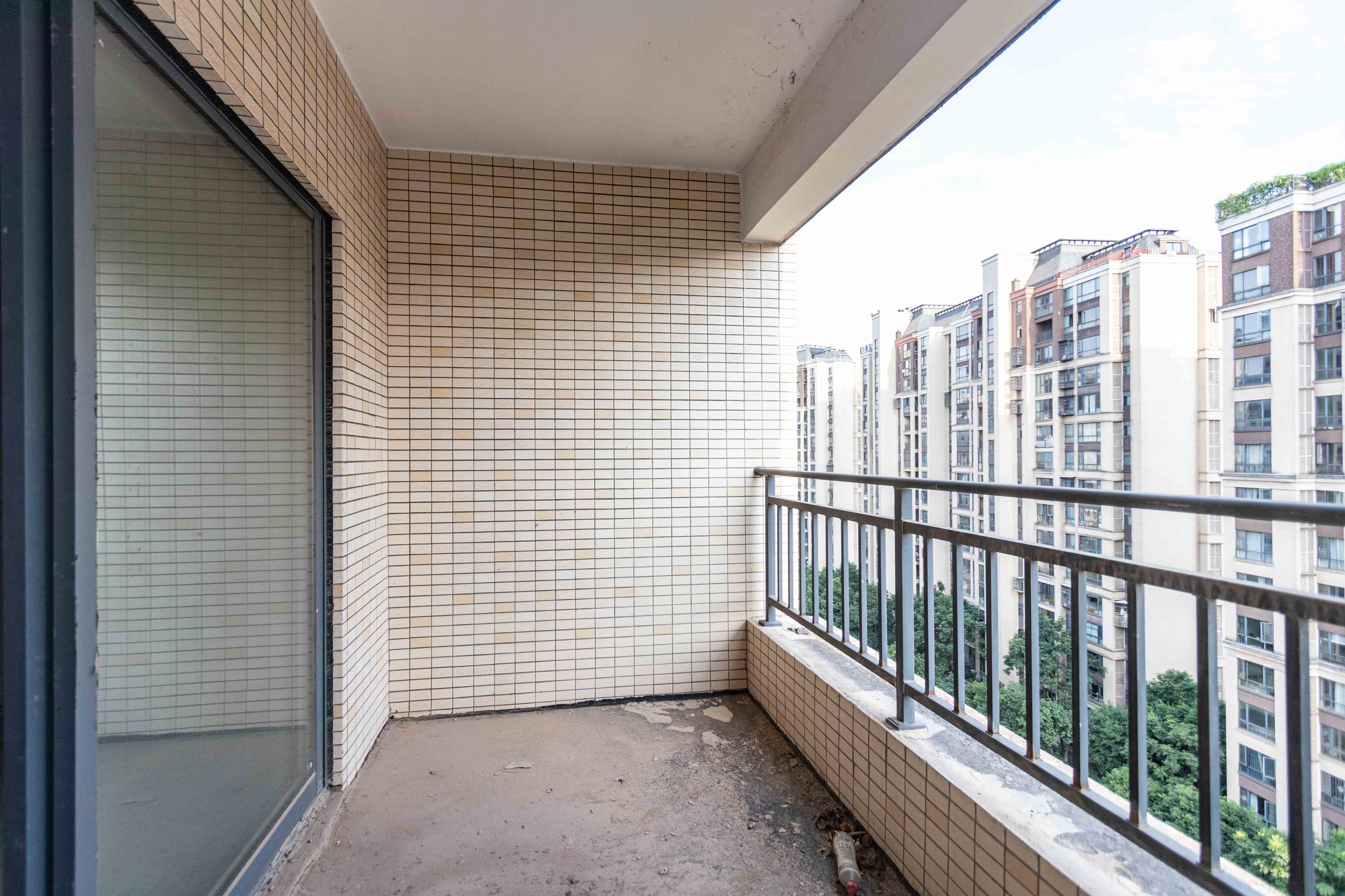 五矿紫湖香醍  2室2厅1卫    46.0万 五矿紫湖香醍  2室2厅1卫    46.0万阳台