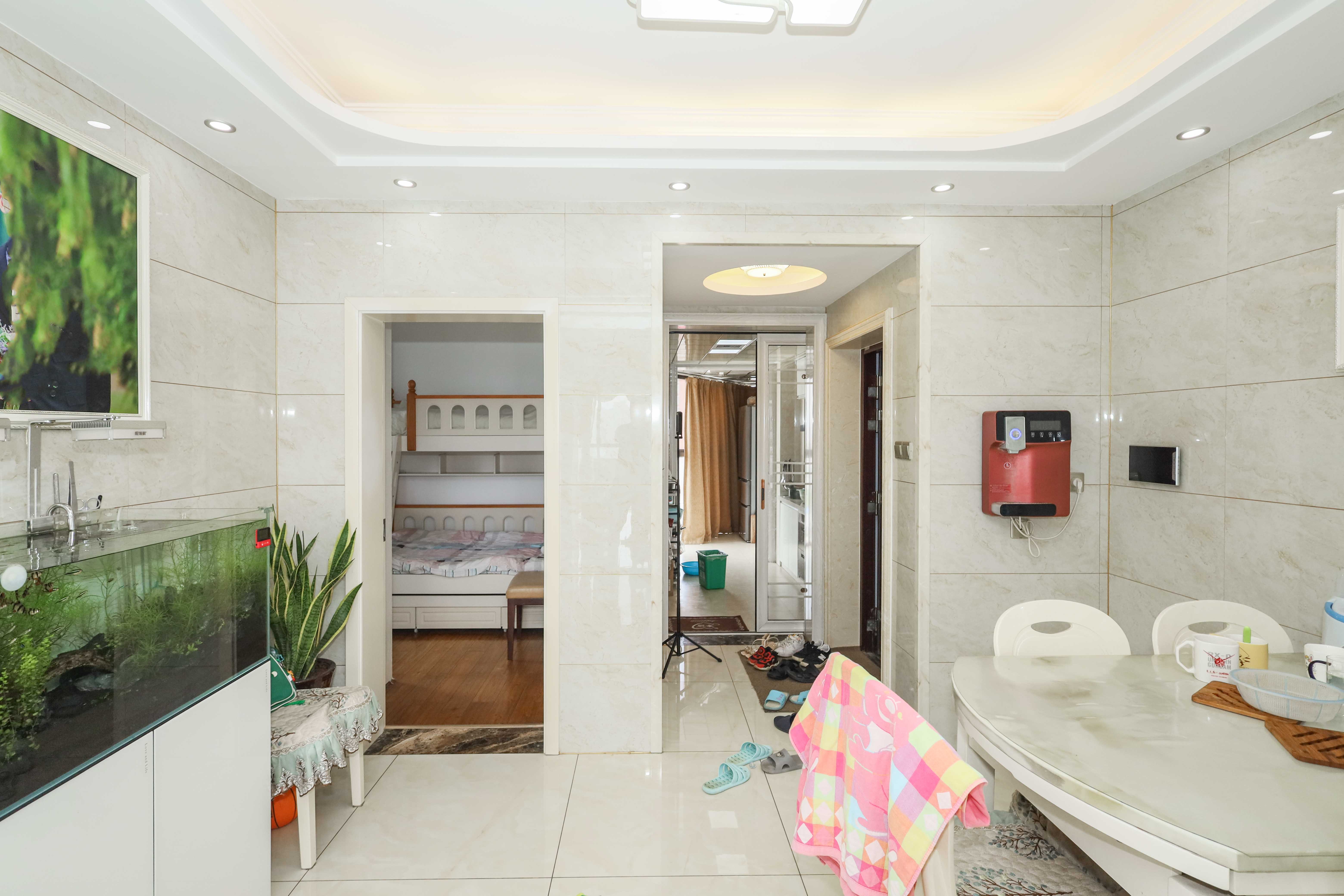 山水英伦海德广场  3室2厅2卫    110.0万客厅