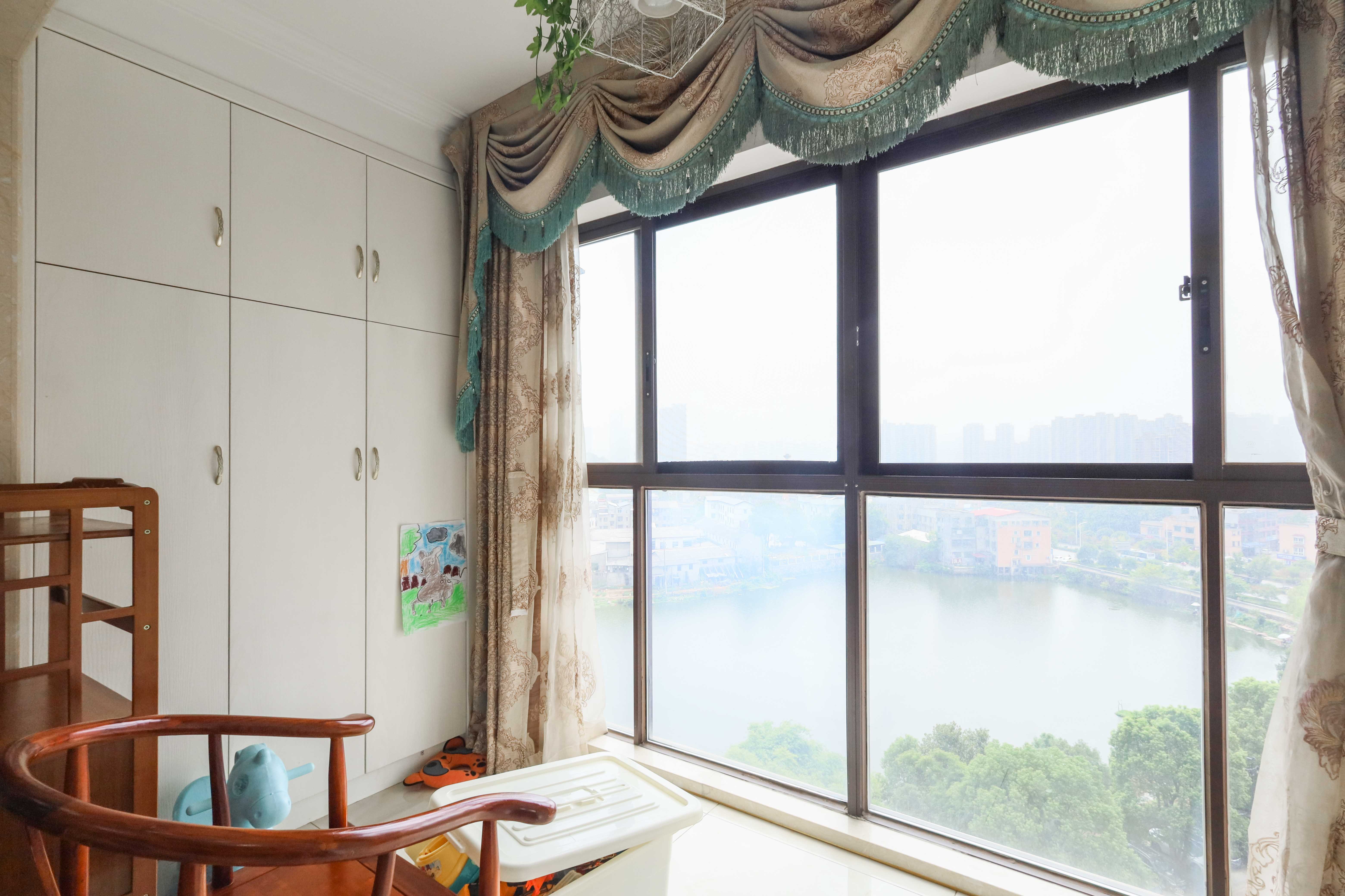 山水英伦海德广场  3室2厅2卫    110.0万阳台