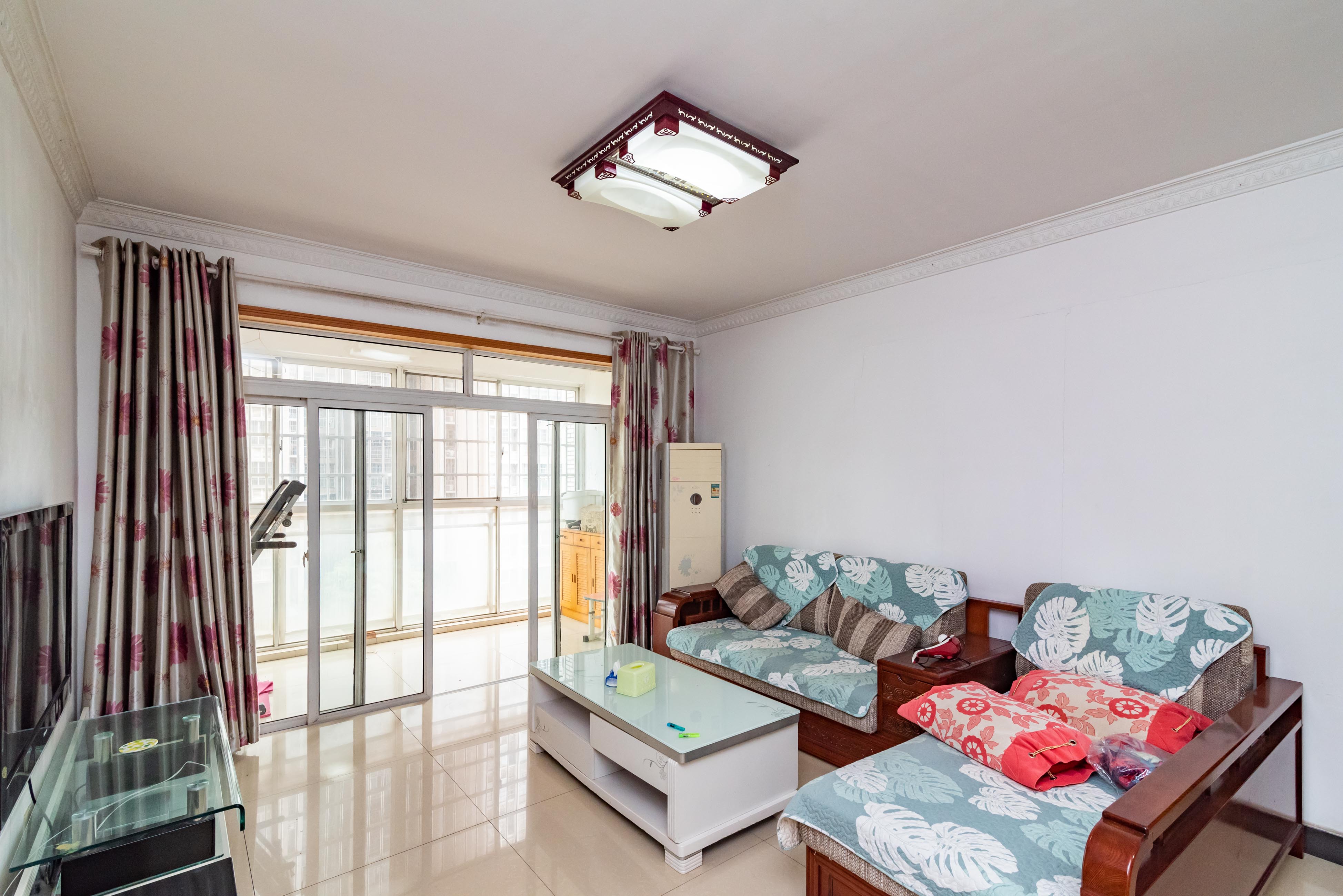 紫晶城 3室2厅2卫 62.8万 紫晶城 3室2厅2卫 62.8万客厅