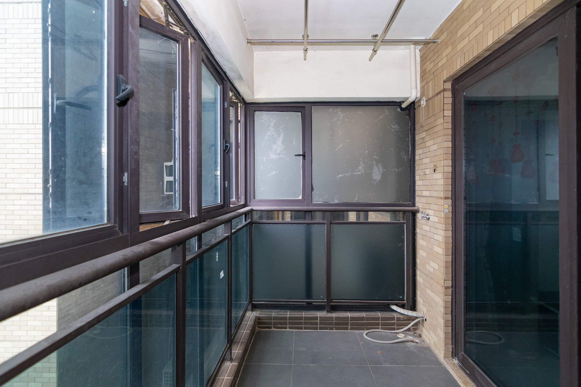 时代倾城一期  3室2厅2卫    112.8万阳台